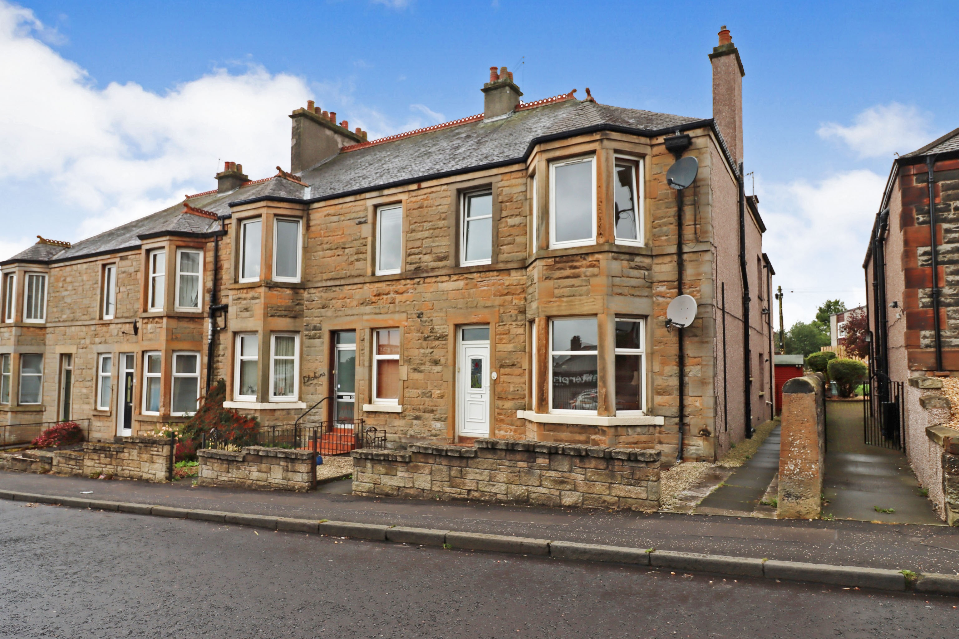 3 bedroom flat for sale in Townhill Road, Dunfermline, KY12 0BP