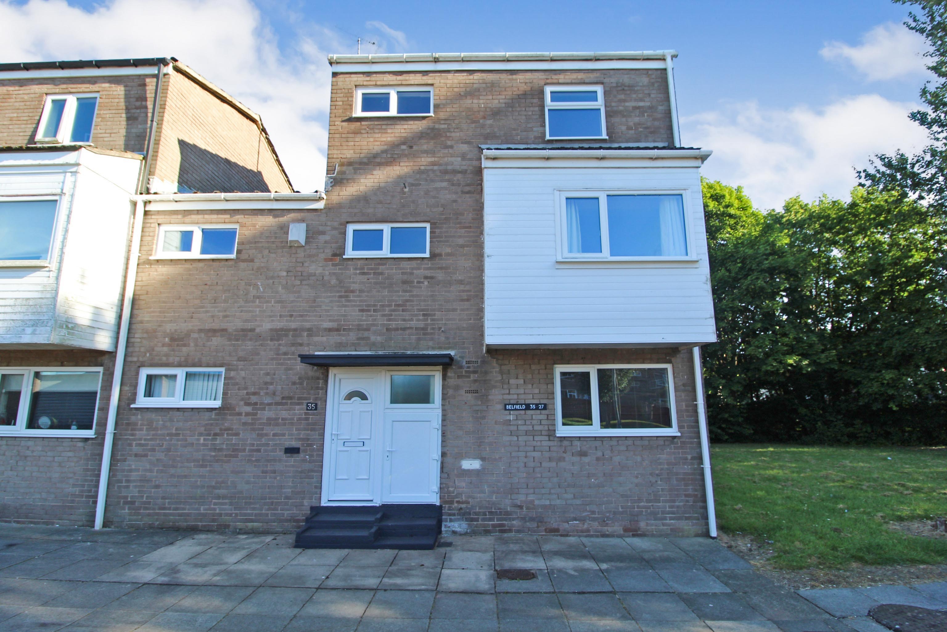 5 bedroom end of terrace house for sale in Belfield, Skelmersdale, WN8 9HQ