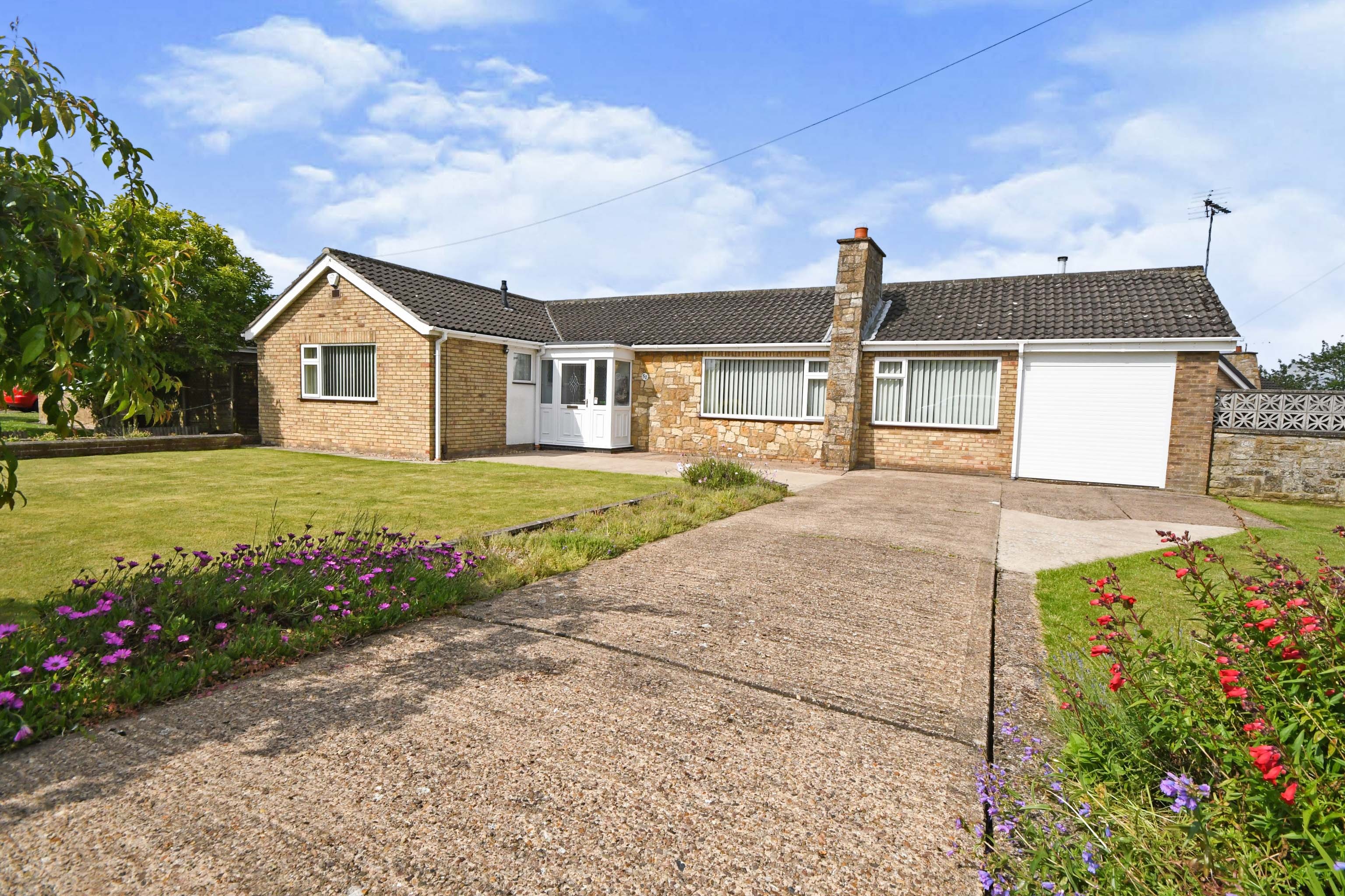 3 bedroom detached bungalow for sale in Ridgeview Road, Bracebridge