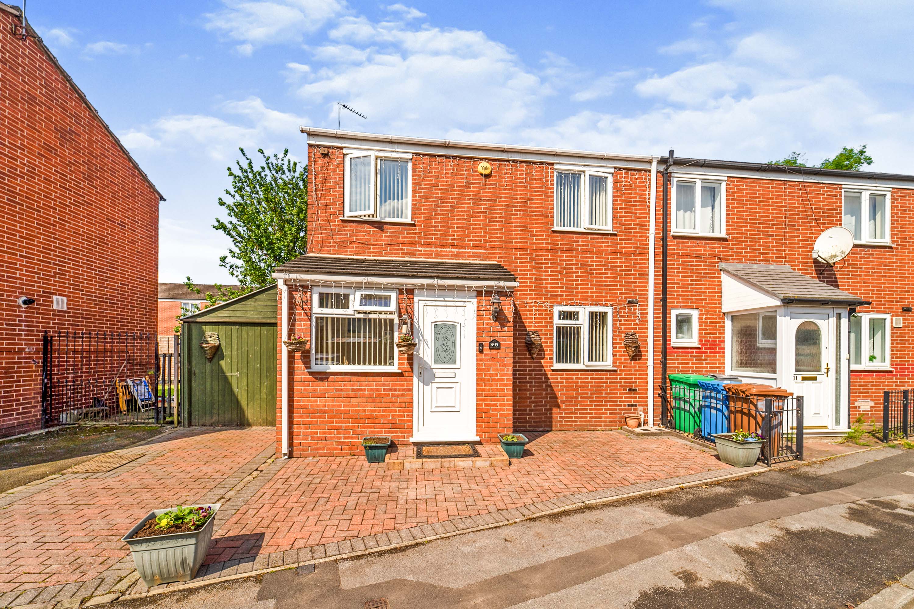 3 bedroom semidetached house for sale in Ellanby Close, Manchester