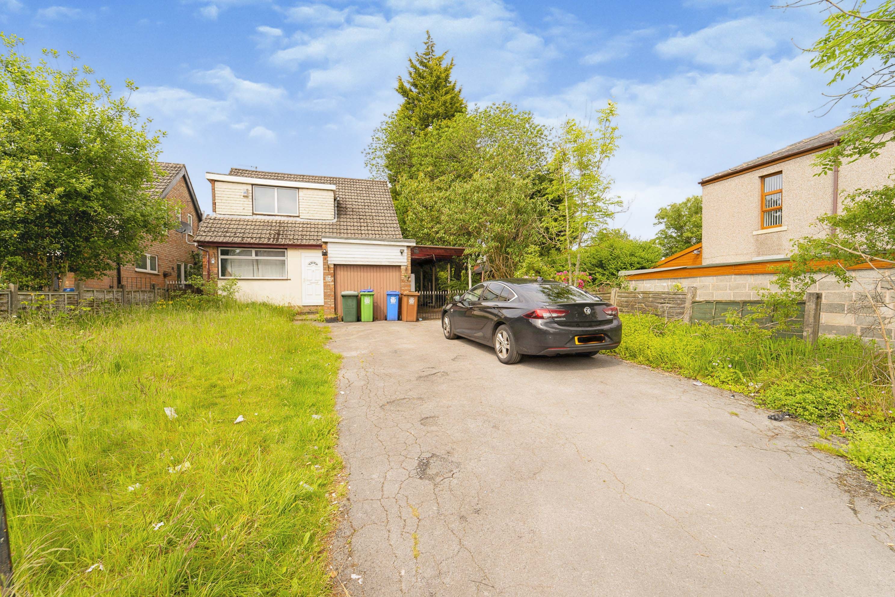 2 bedroom detached house for sale in Bolton Road, Rochdale, OL11 4QX