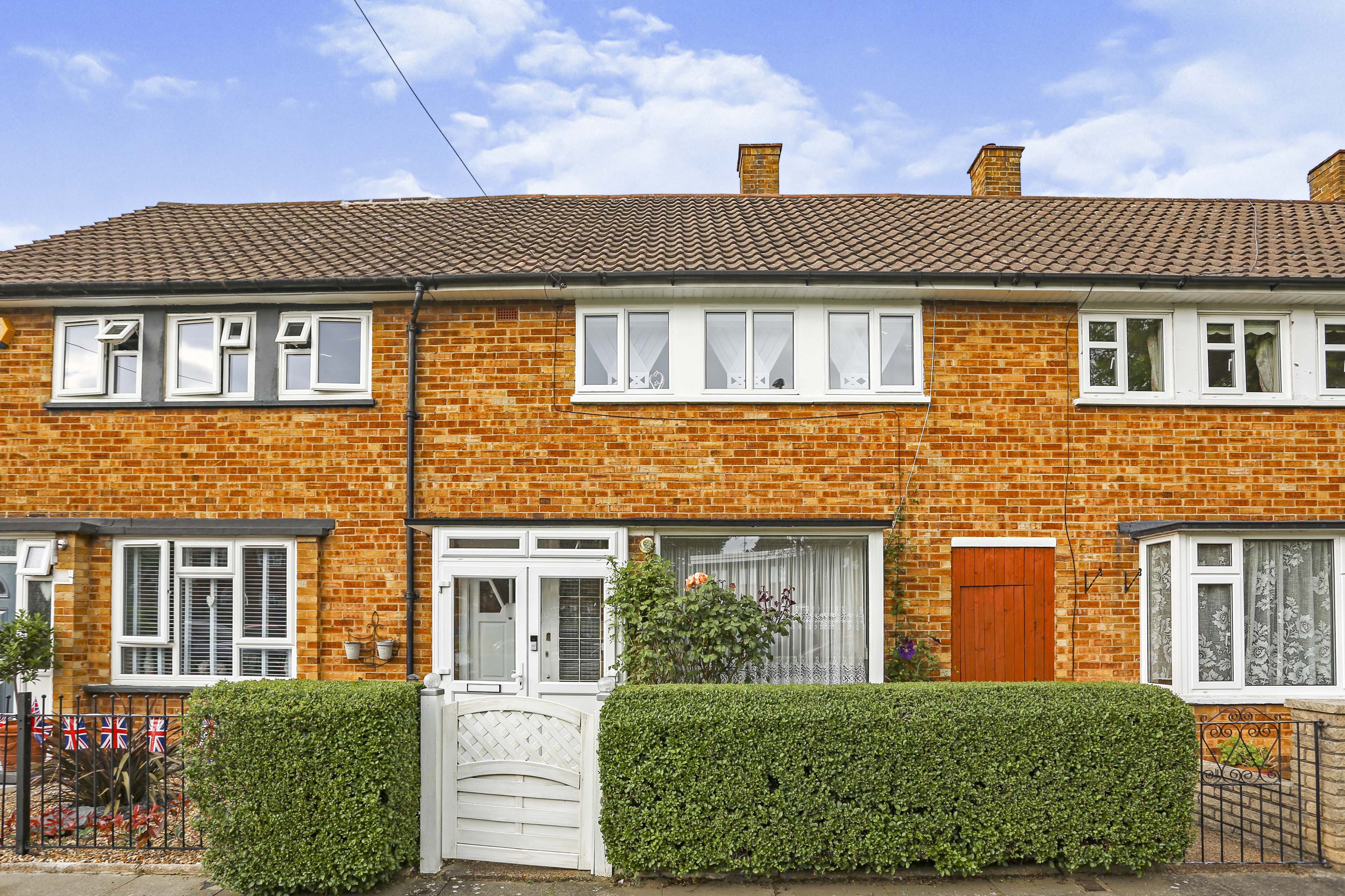 2 bedroom terraced house for sale in Beechmont Close, Bromley, BR1 4NJ