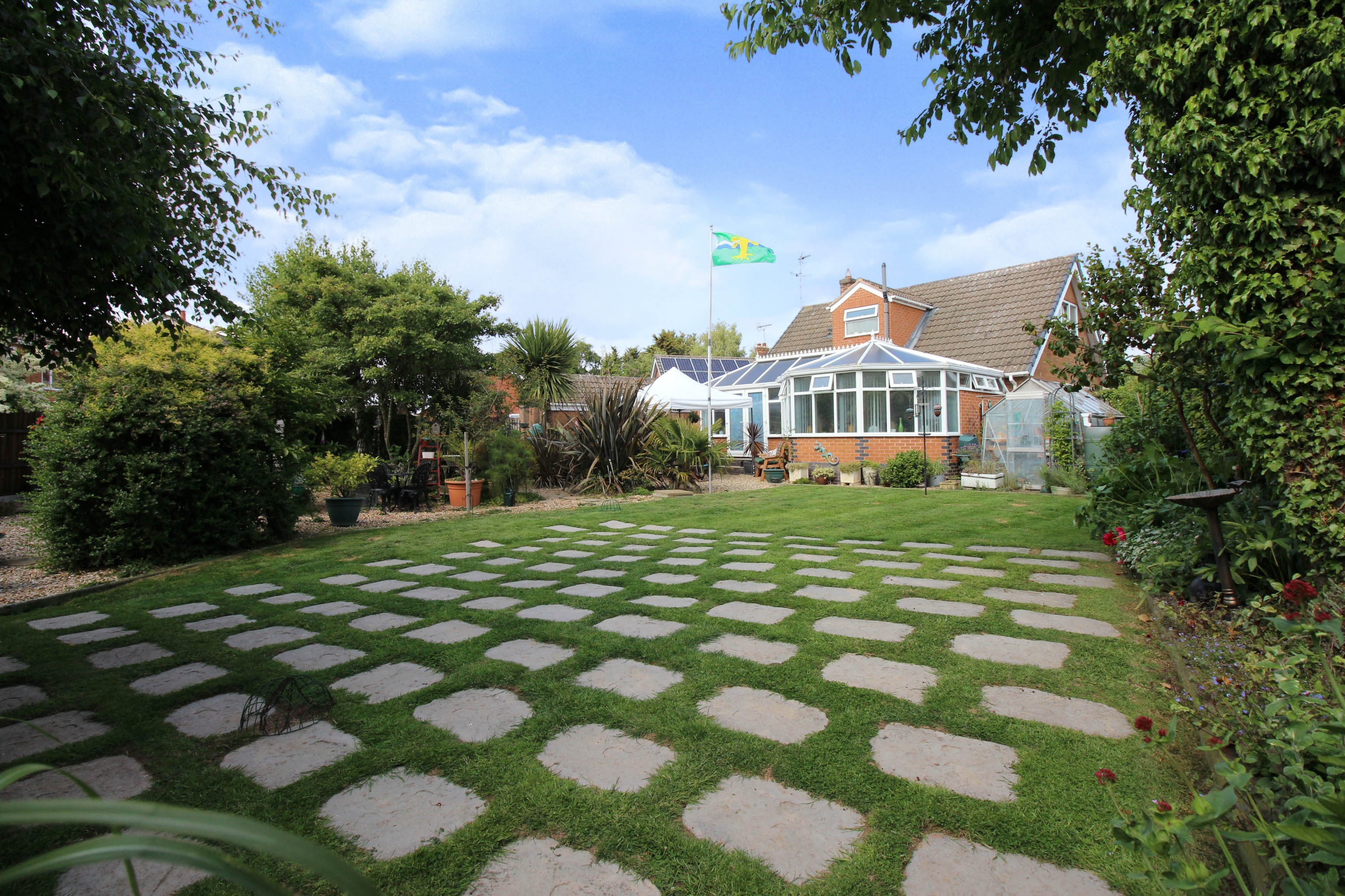 4 bedroom detached bungalow for sale in Chappel Gardens, Bilsthorpe