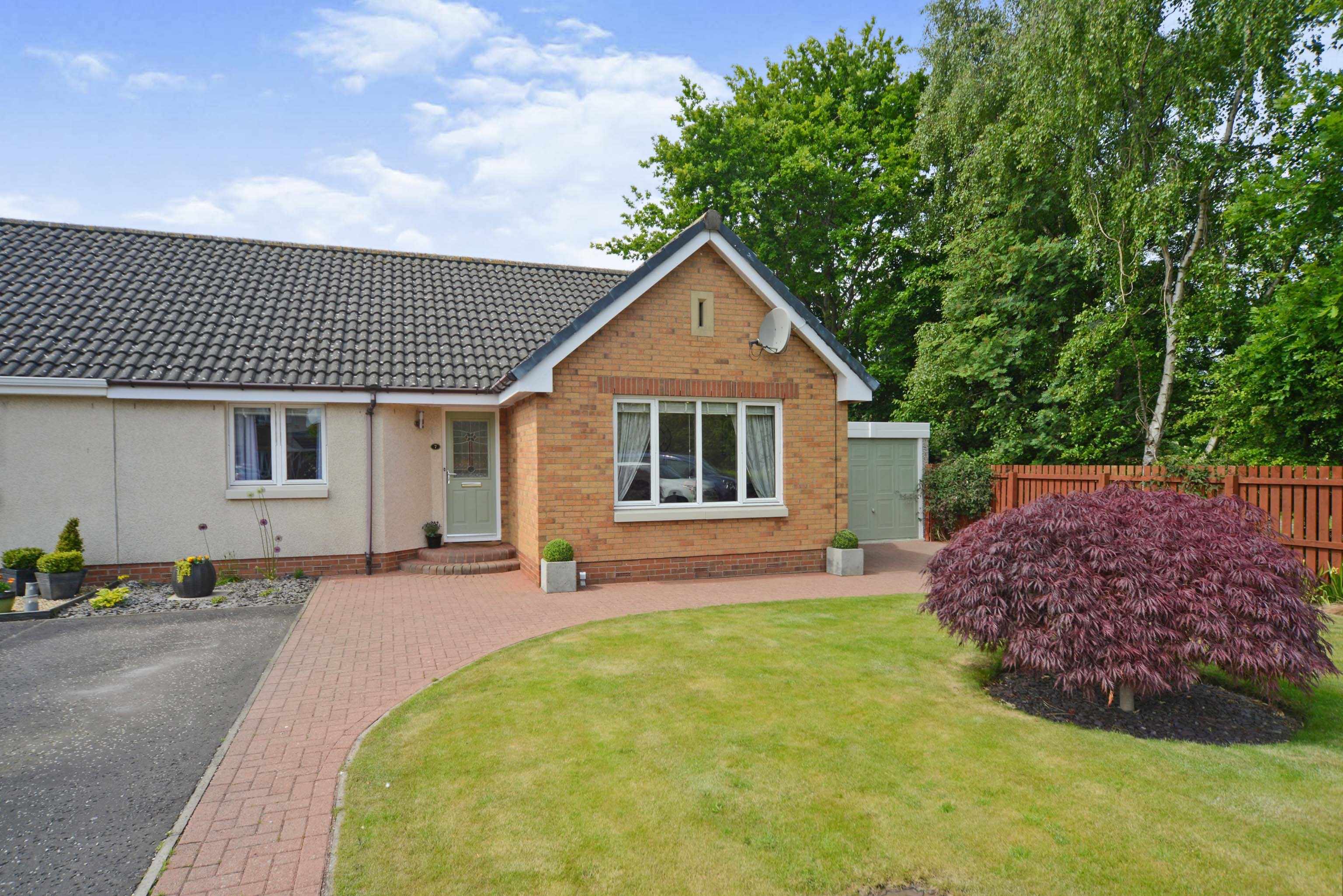 3 bedroom semidetached bungalow for sale in Chestnut Grove
