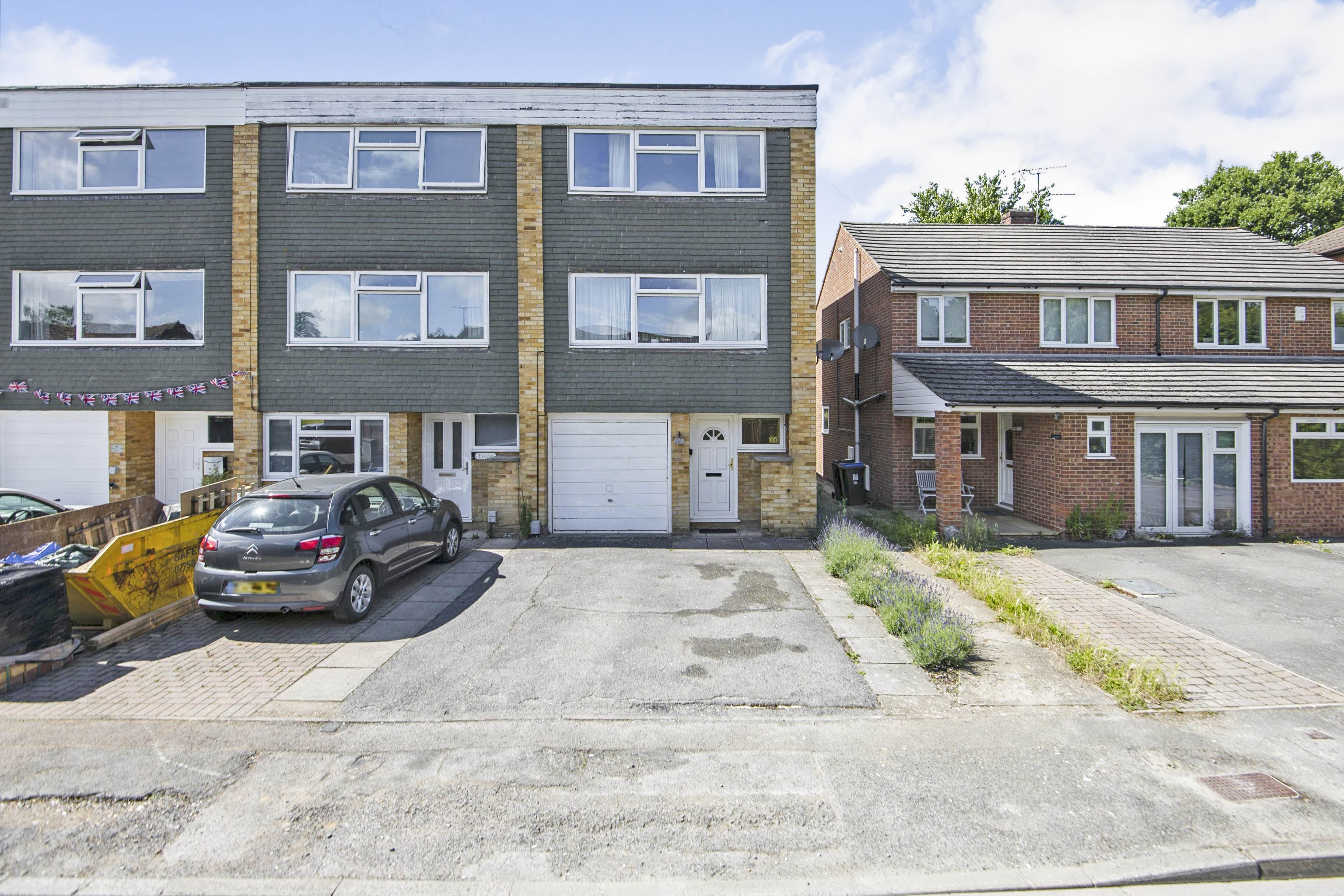 3 bedroom end of terrace house for sale in Grafton Close, West Byfleet