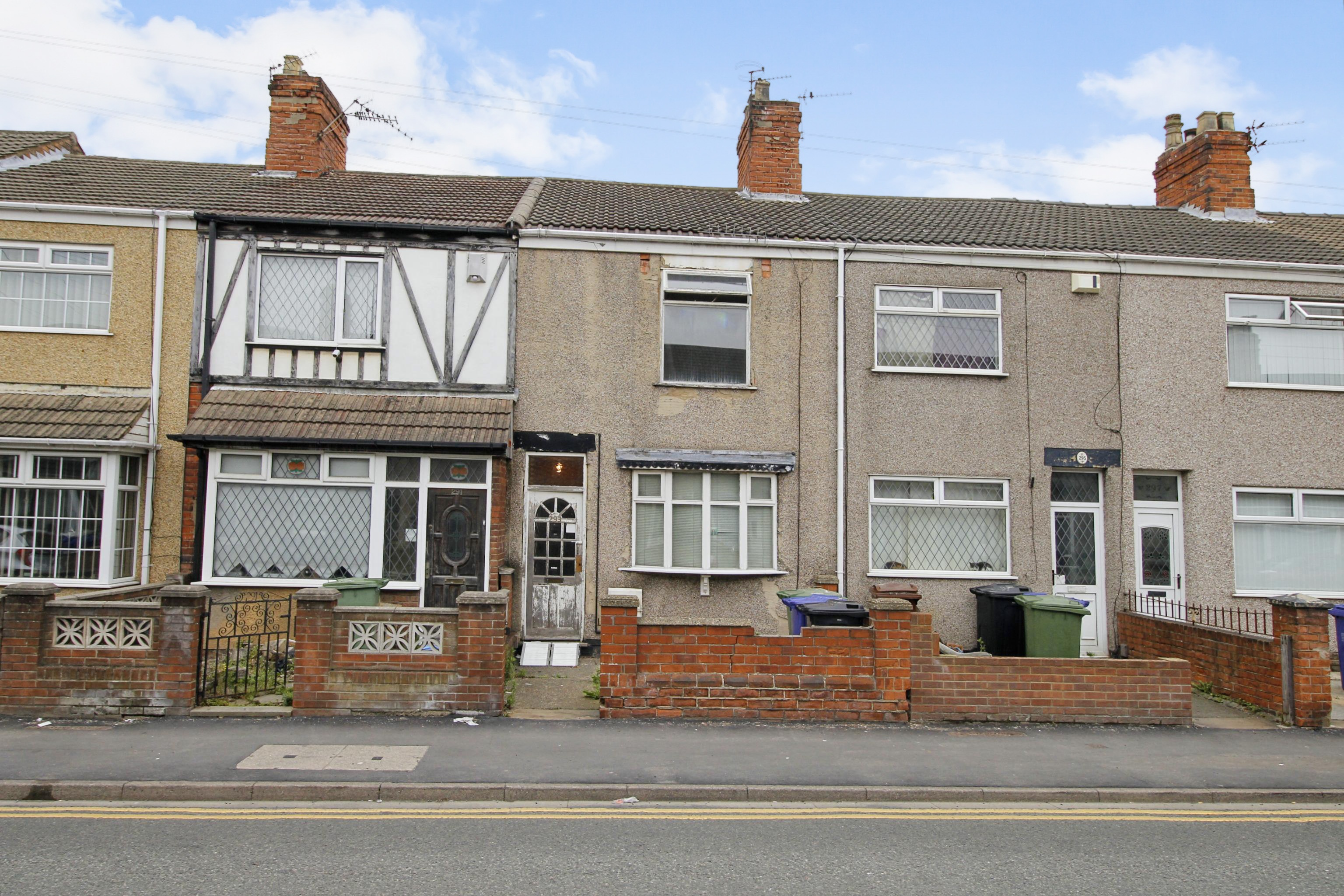 3 bedroom terraced house for sale in Convamore Road, Grimsby, DN32 9HY