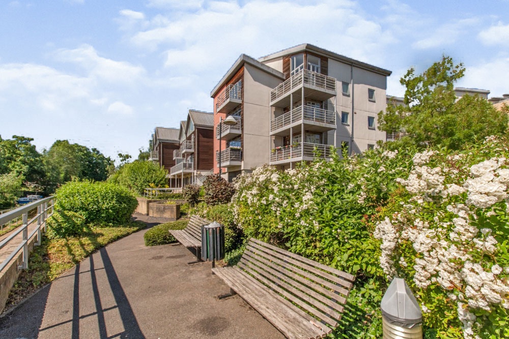 2 bedroom apartment for sale in Kingfisher Meadow, Maidstone, ME16 8RB