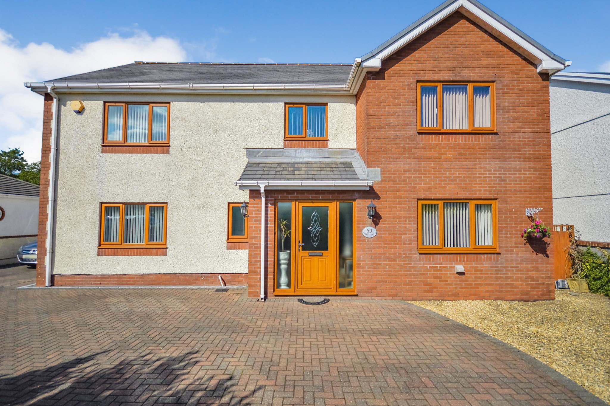 4 bedroom detached house for sale in Black Lion Road, Llanelli, SA14 6RT