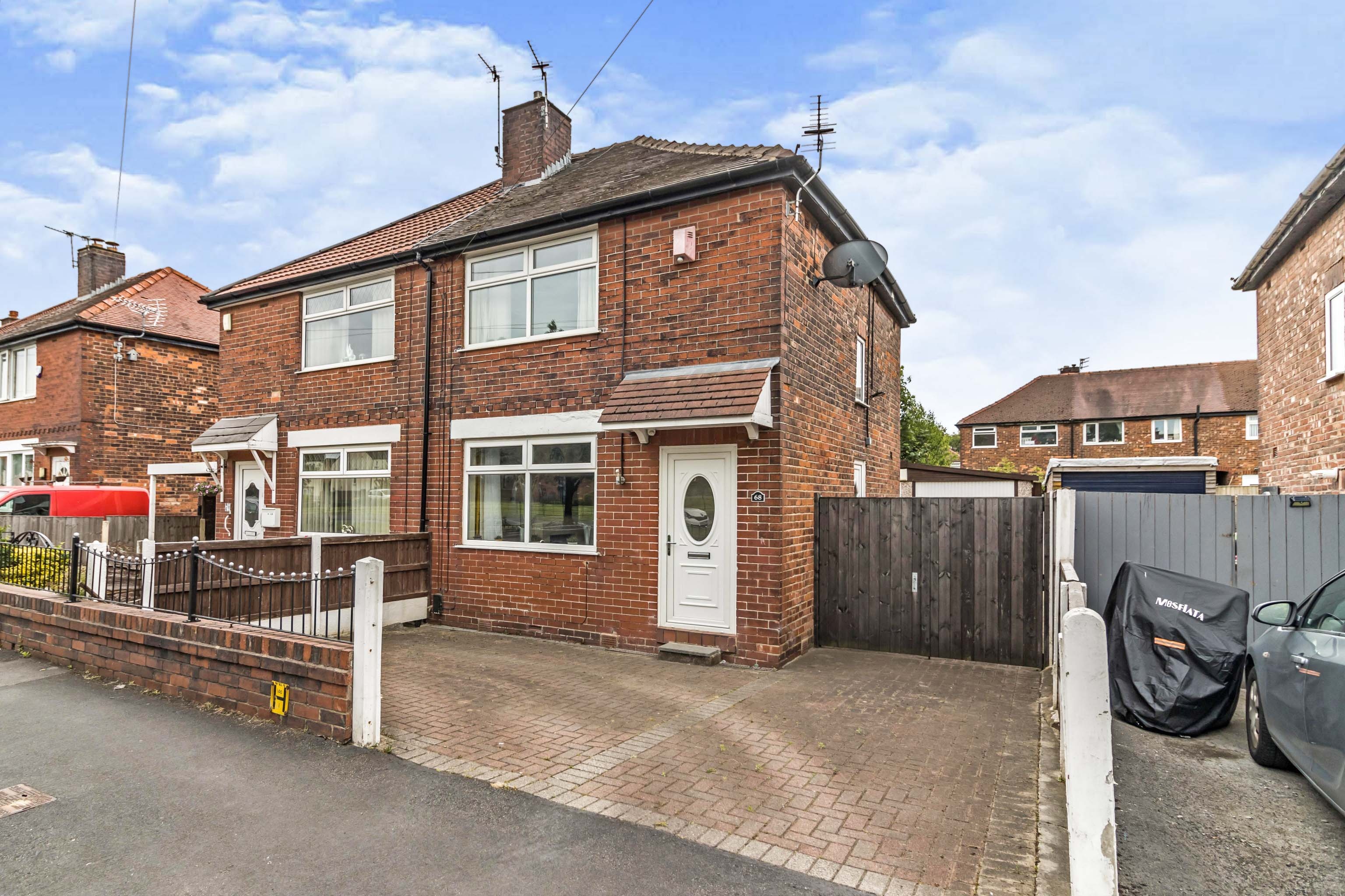 2 bedroom semidetached house for sale in Agecroft Road, Manchester