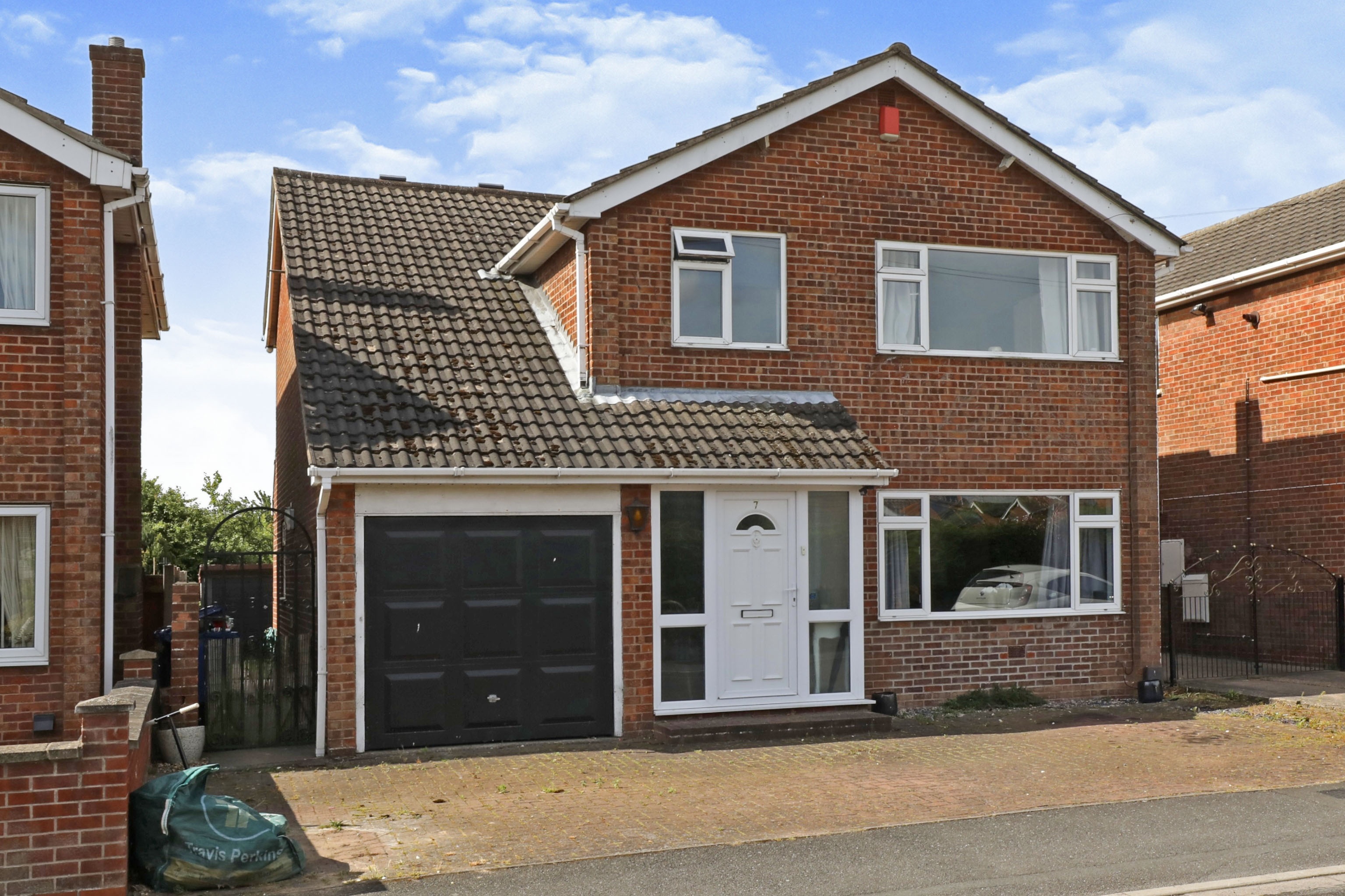 4 bedroom detached house for sale in Enderby Crescent, Gainsborough