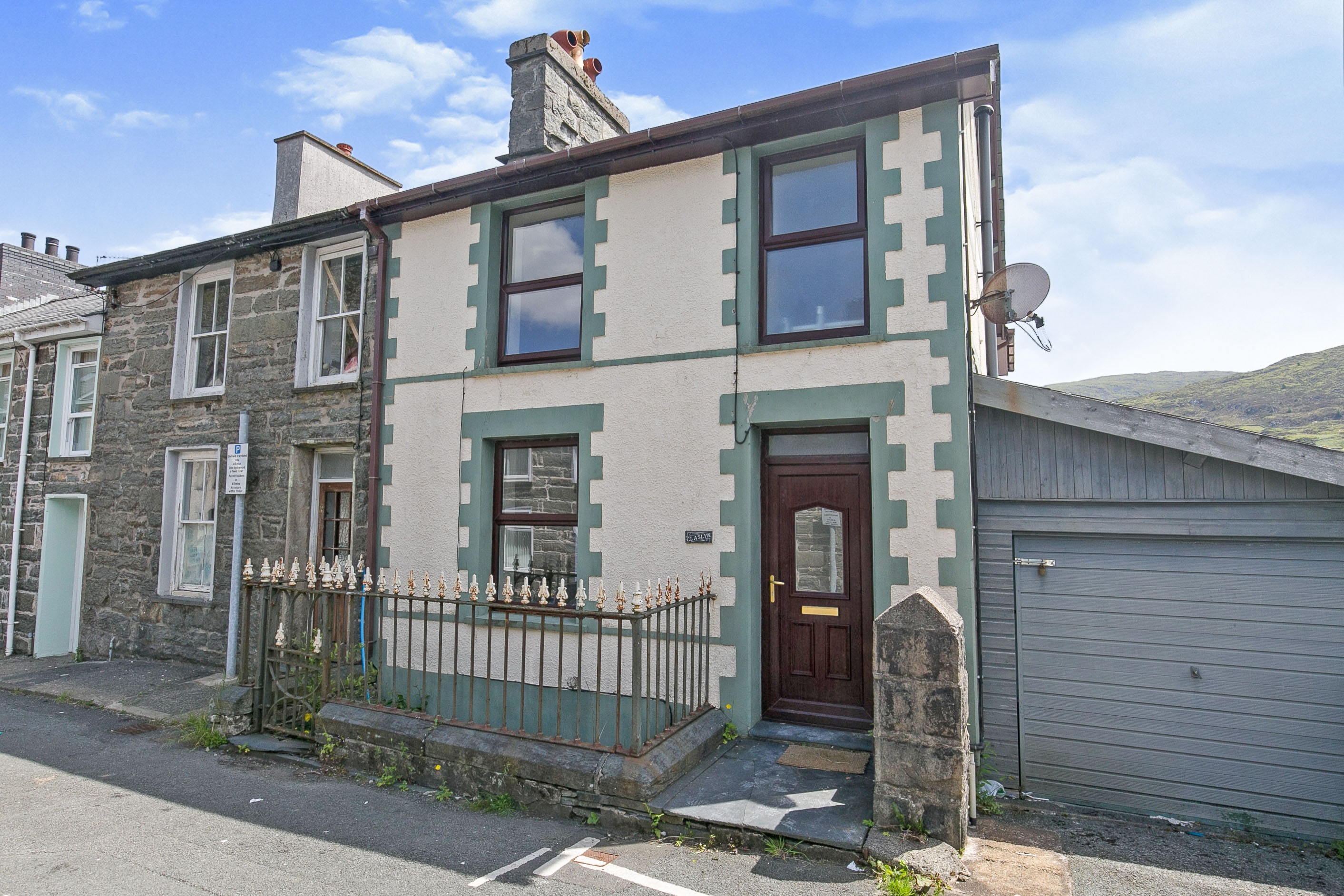3 bedroom end of terrace house for sale in Newborough Street, Blaenau