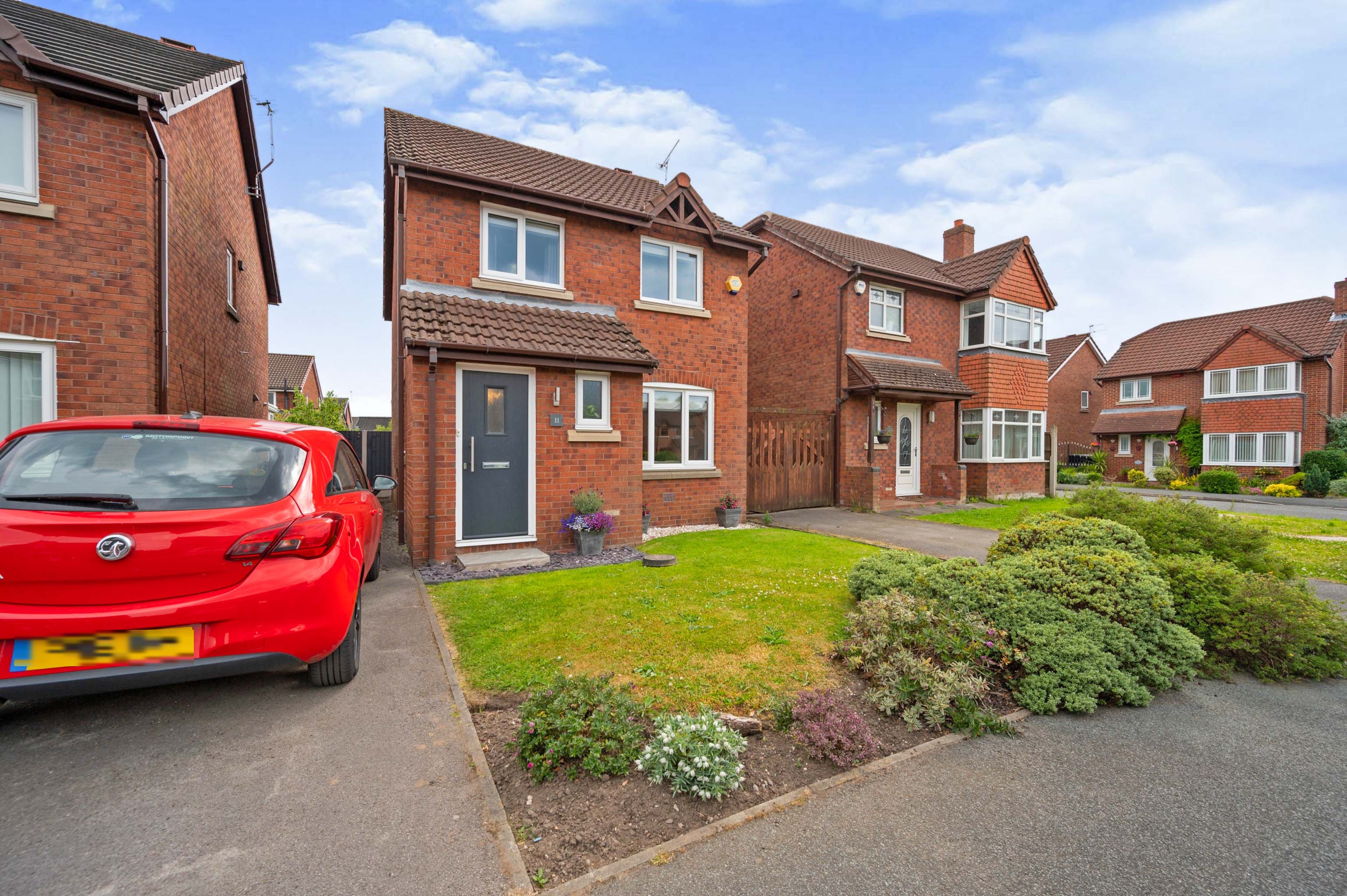 3 bedroom detached house for sale in Helmsley Close, Warrington, WA5 0GF