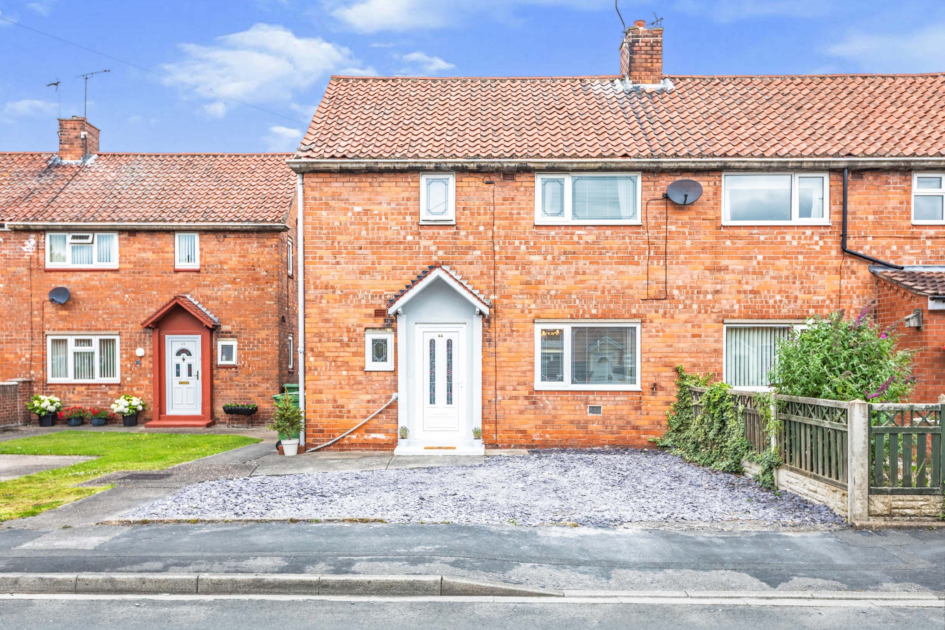 3 bedroom semidetached house for sale in Derwent Crescent, Goole, DN14 7AN