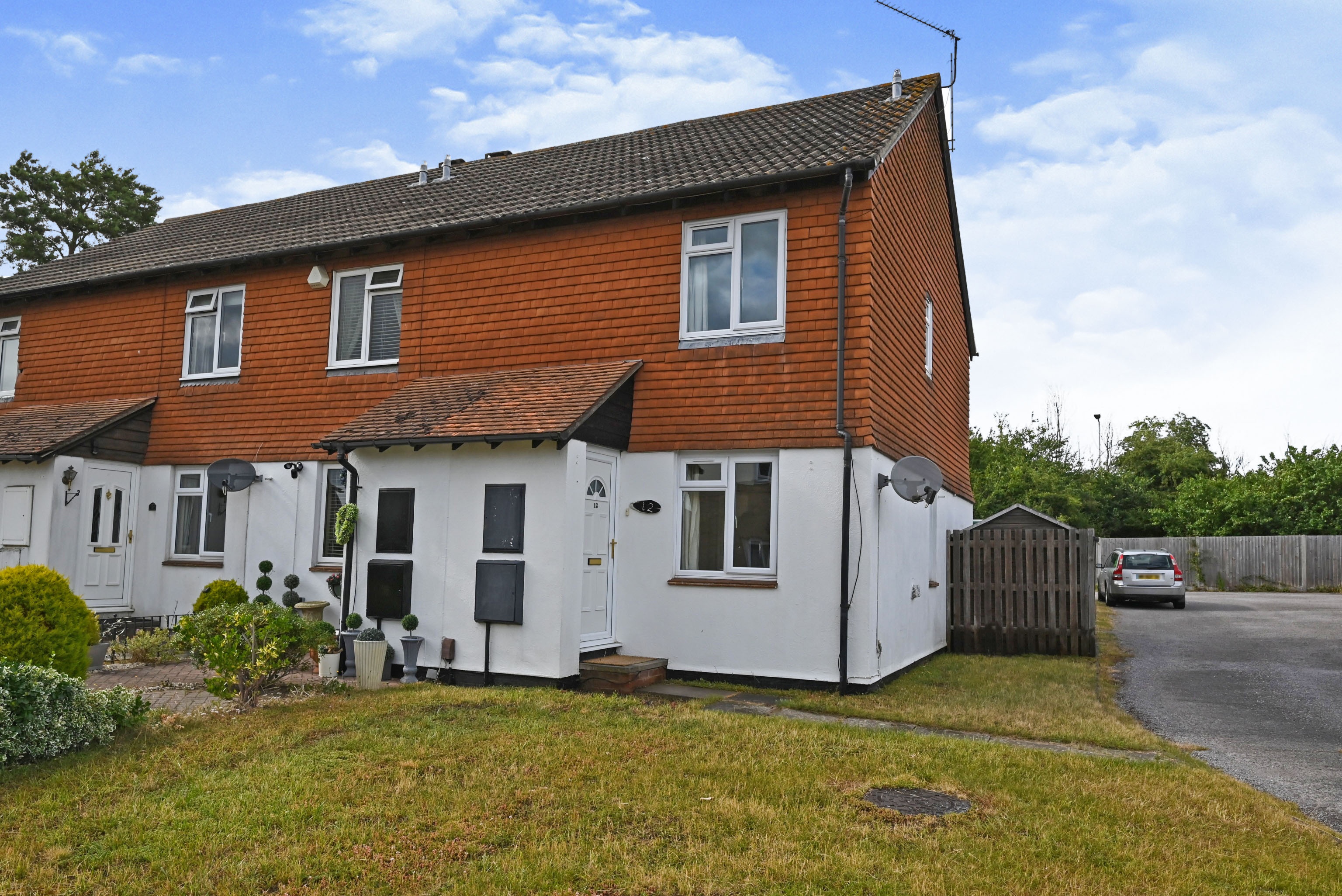 2 bedroom end of terrace house for sale in Porlock Place, Calcot