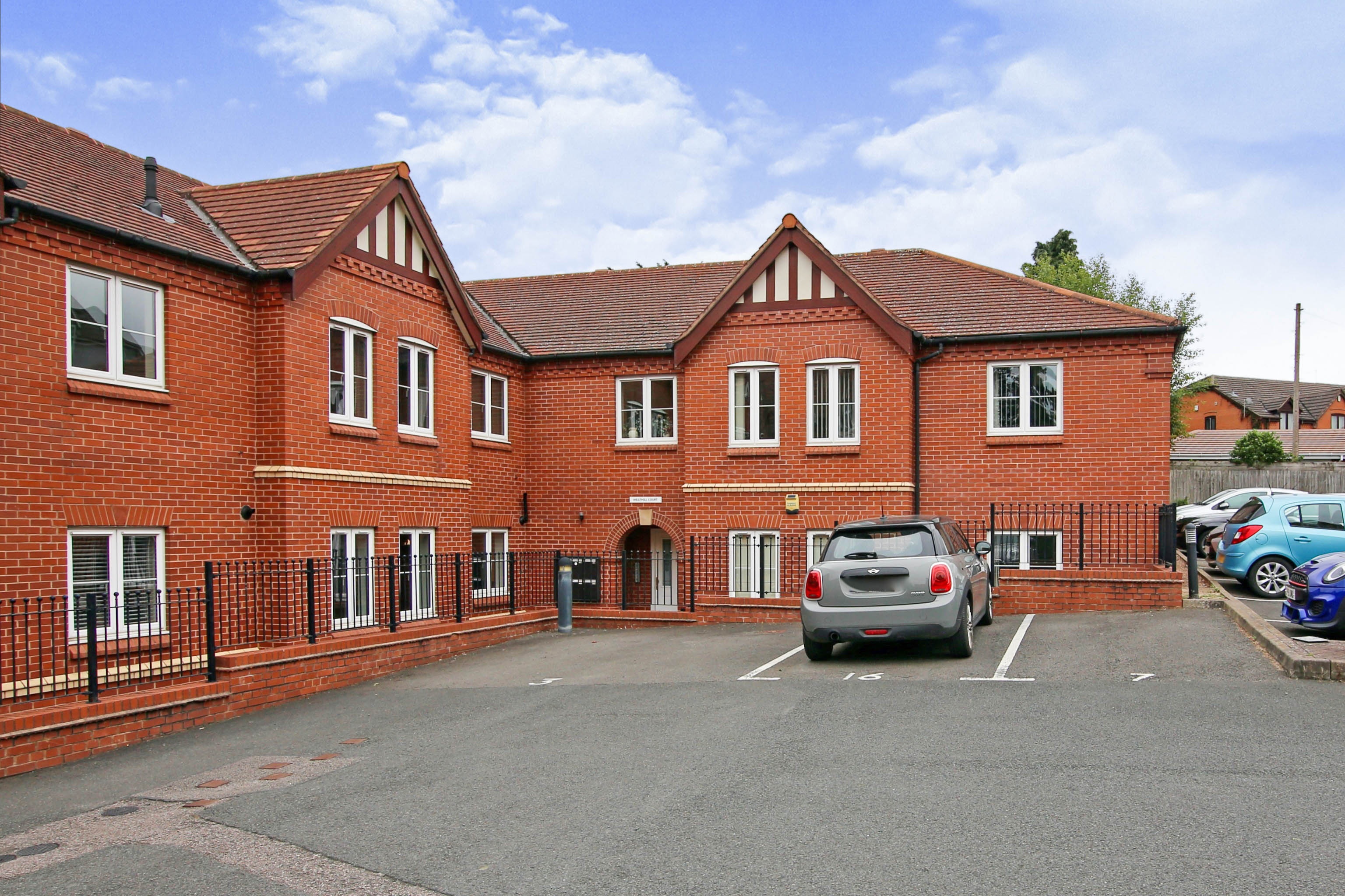 2 bedroom apartment for sale in Hagley Road, Stourbridge, DY8 1RH
