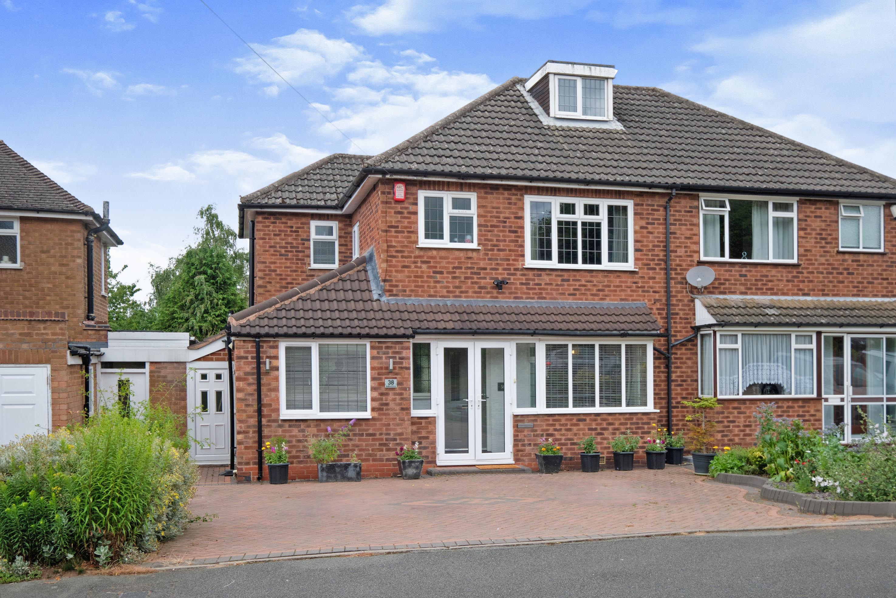 3 bedroom semidetached house for sale in Bedford Drive, Sutton