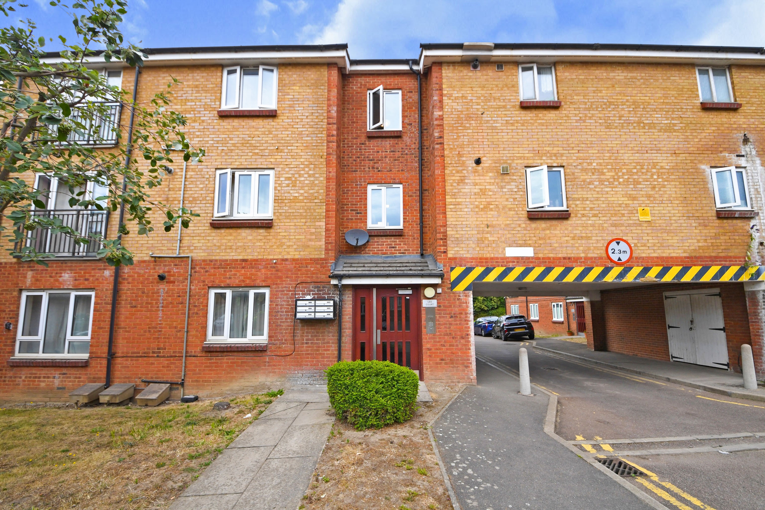 2 bedroom flat for sale in 19 Handley Grove, Cricklewood, NW2 1TD