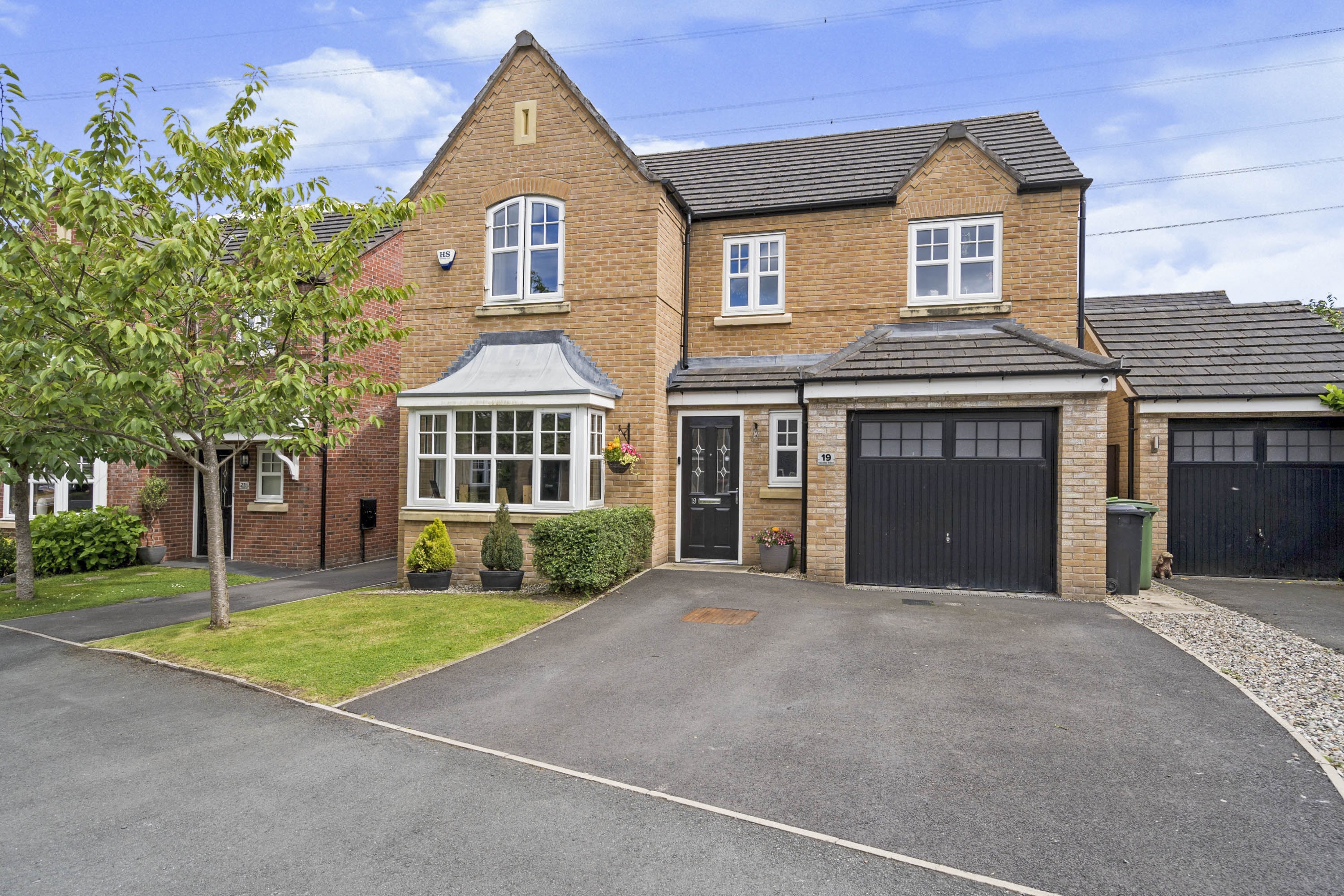 4 bedroom detached house for sale in Kearsley Green, Manchester, M26 1EN