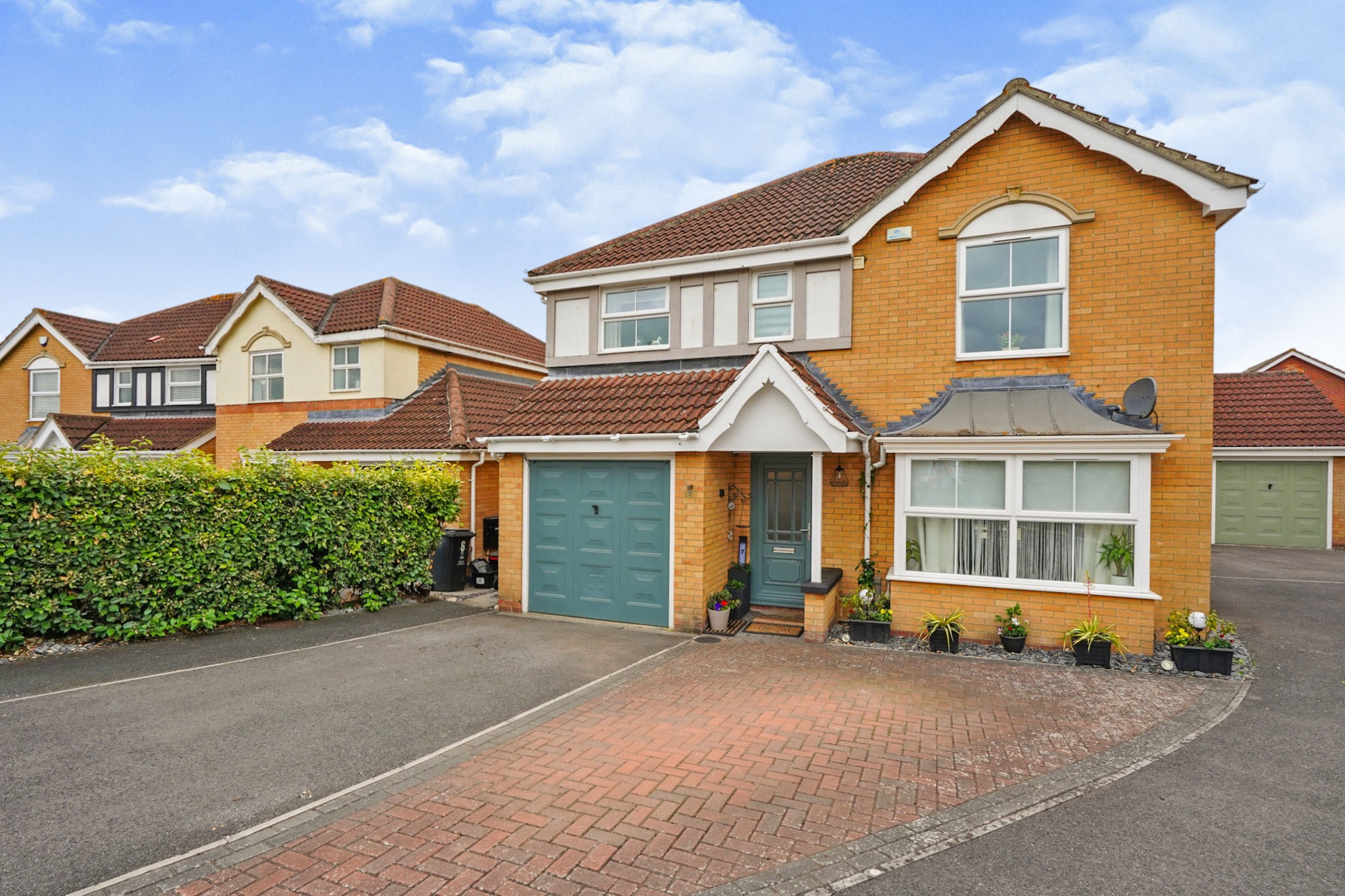 4 Bedroom Detached House For Sale In Yeats Close Swindon Sn25 4gt