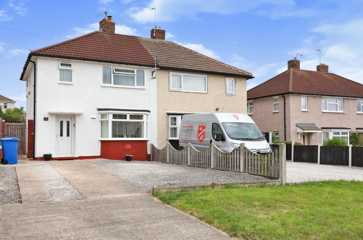 3 bedroom semidetached house for sale in Burnbridge Road, Chesterfield, S41 9LT