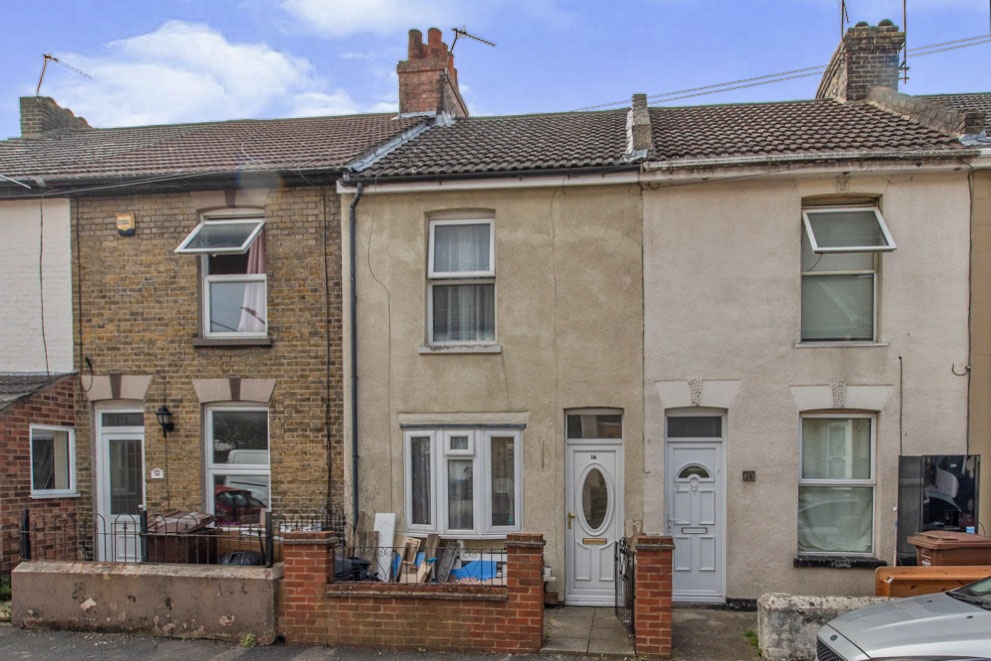 3 bedroom terraced house for sale in Collis Street, Rochester, ME2 3BE