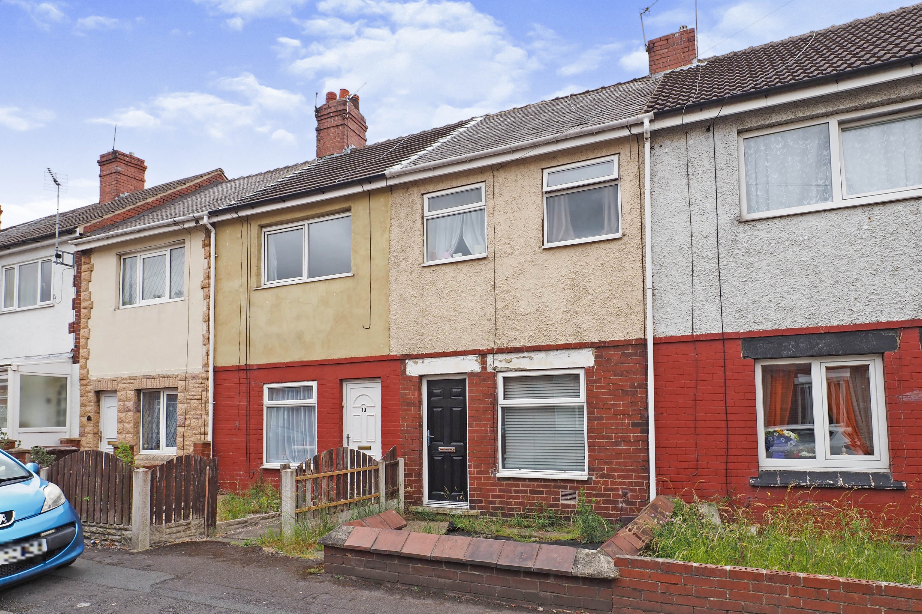 3 bedroom terraced house for sale in Oak Road, Barnsley, S72 8QF