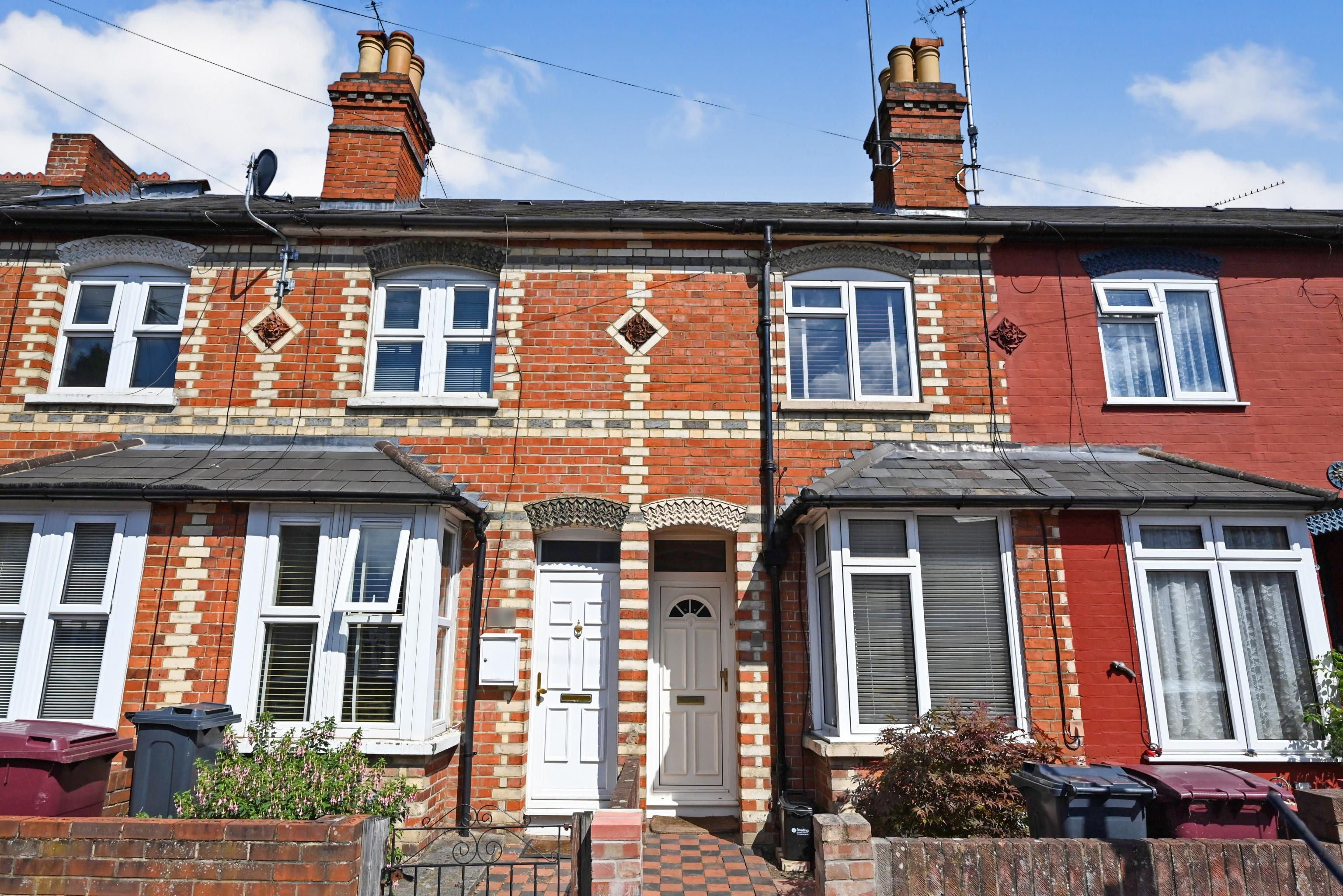 2 bedroom terraced house for sale in Albany Road, Reading, RG30 2UL