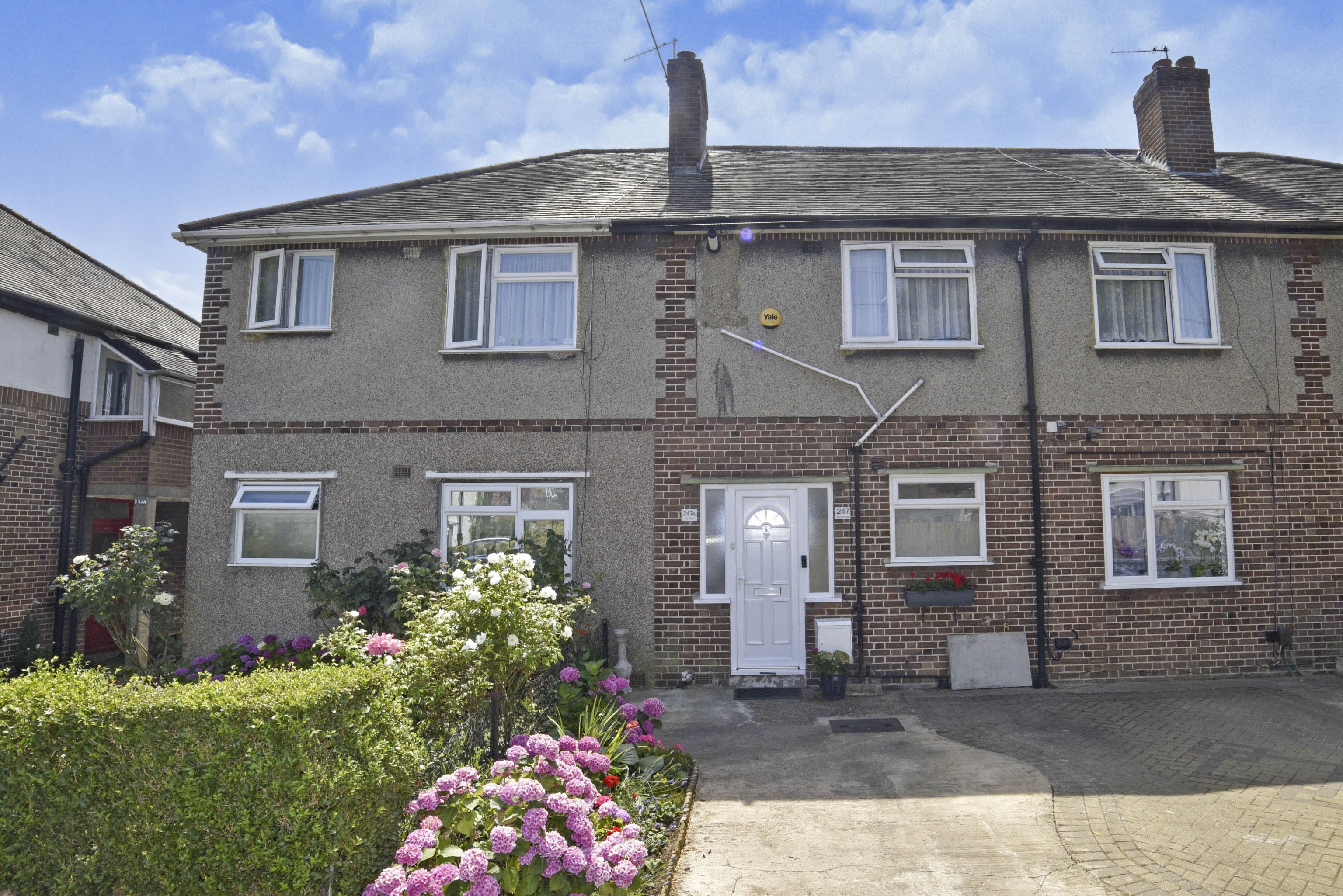 2 bedroom ground floor for sale in Carr Road, Northolt, UB5 4RL