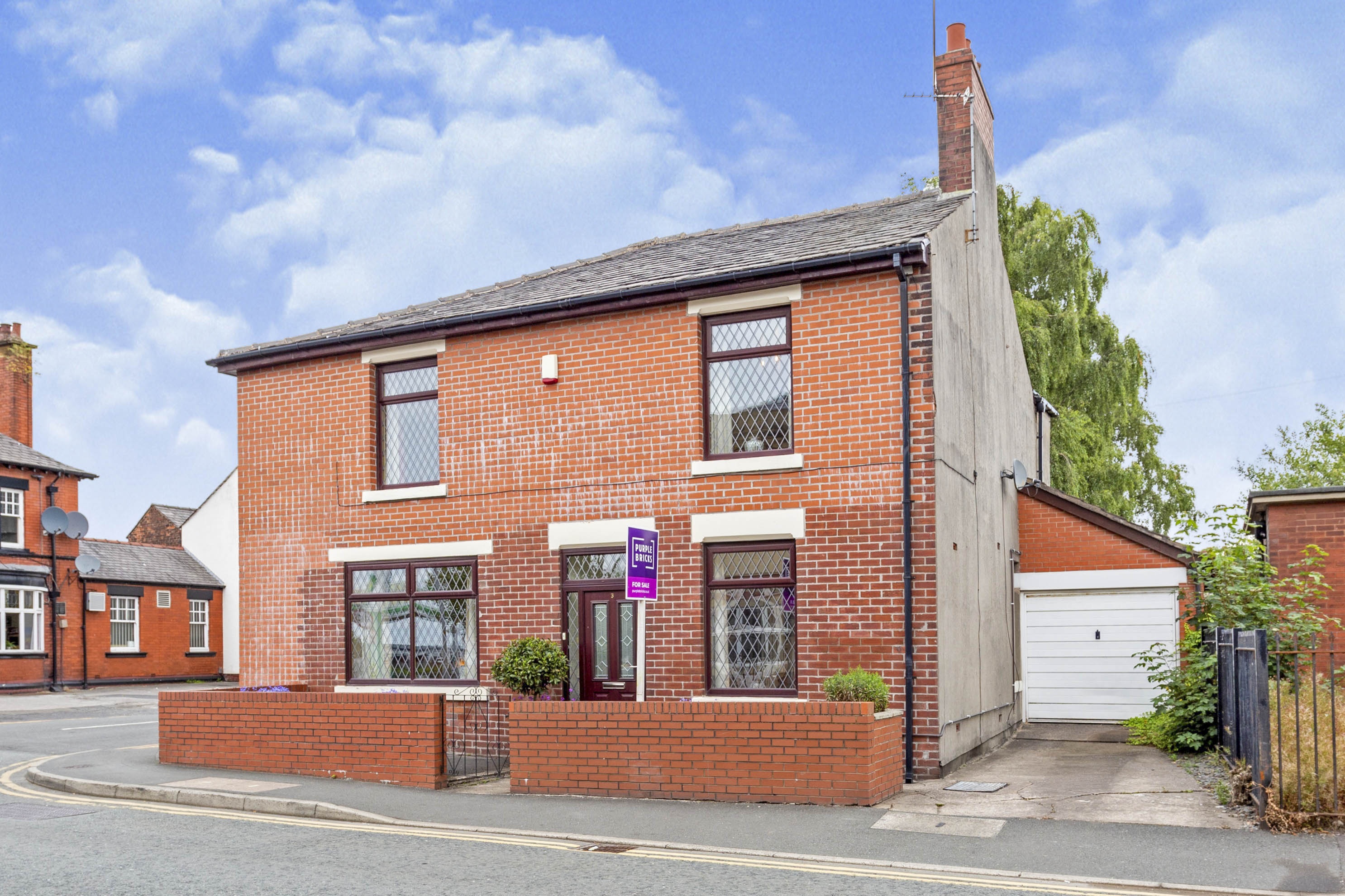 3 bedroom detached house for sale in Eaves Lane, Chadderton, OL9 8RG