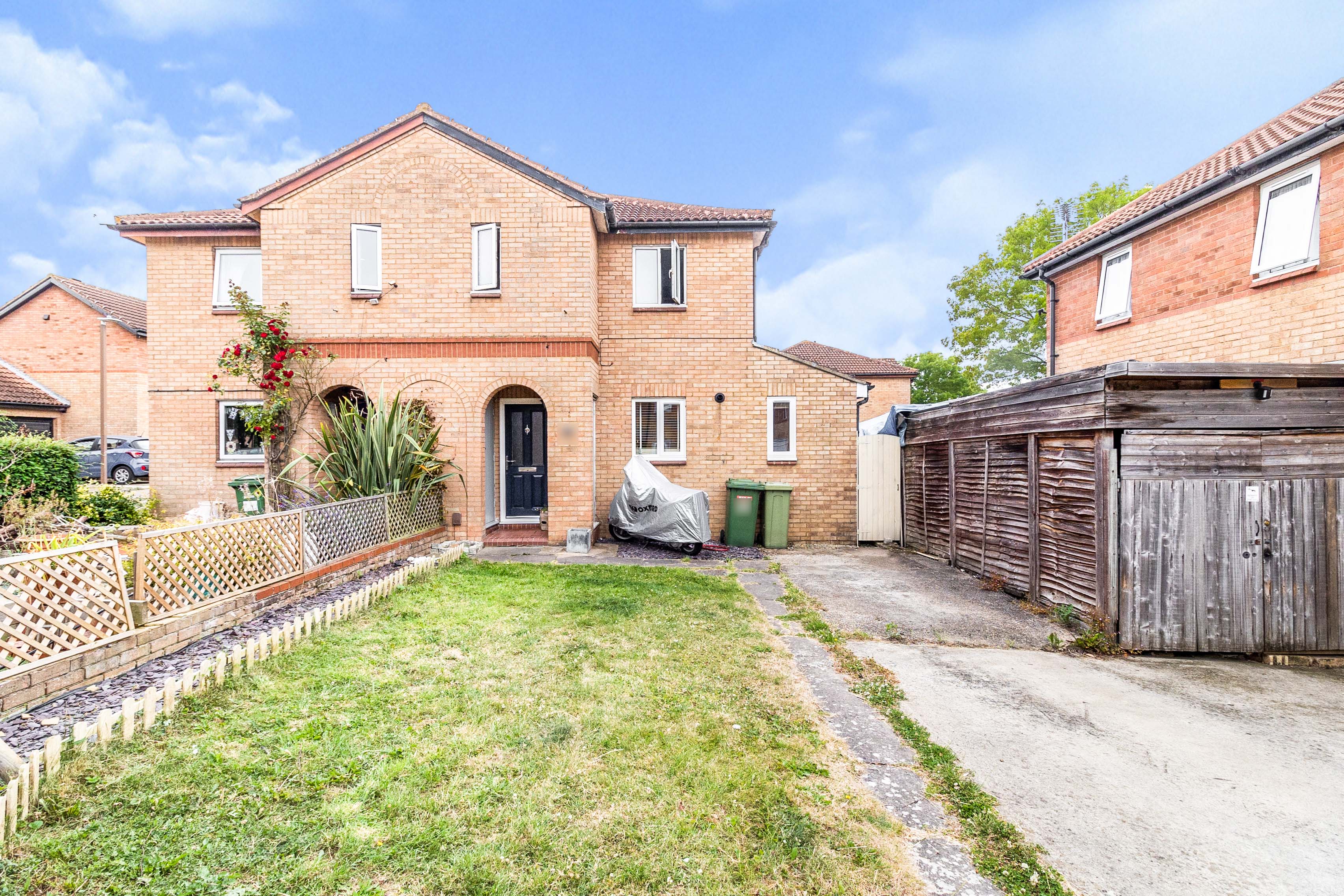 3 bedroom semidetached house for sale in Bottesford Close, Milton Keynes, MK4 2AF