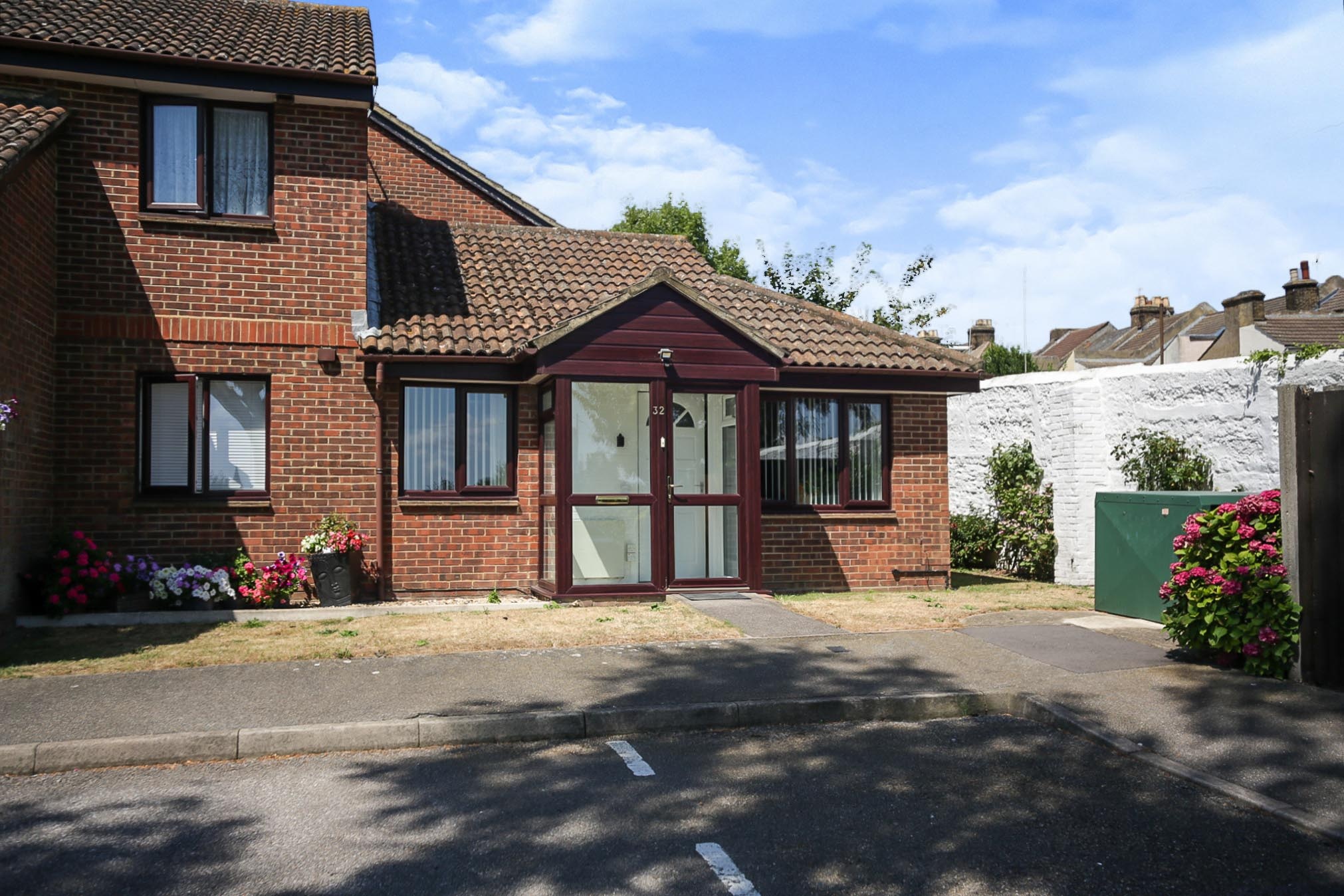 1 bedroom semidetached bungalow for sale in Warblers Close, Rochester, ME2 3ED