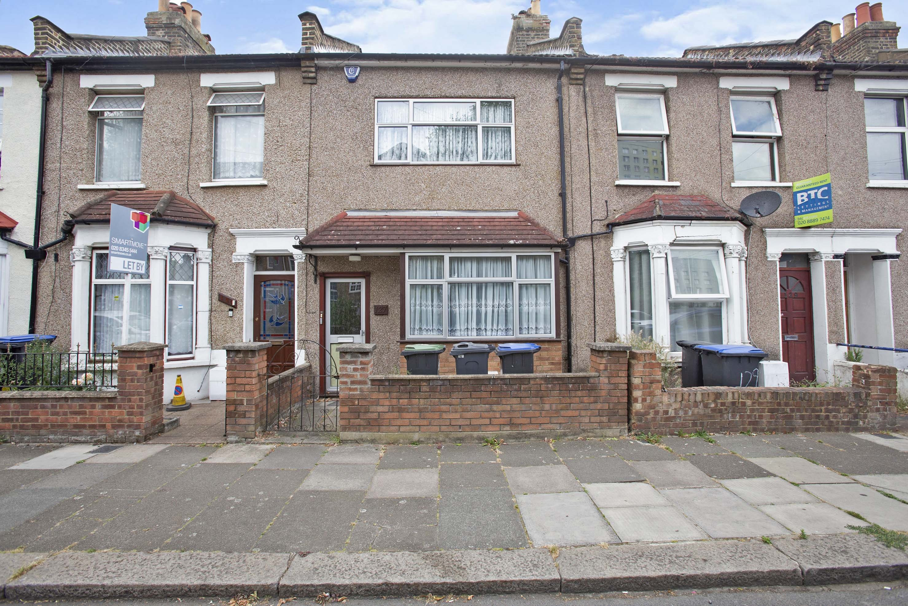 2 bedroom terraced house for sale in Raynham Avenue, London, N18 2BT