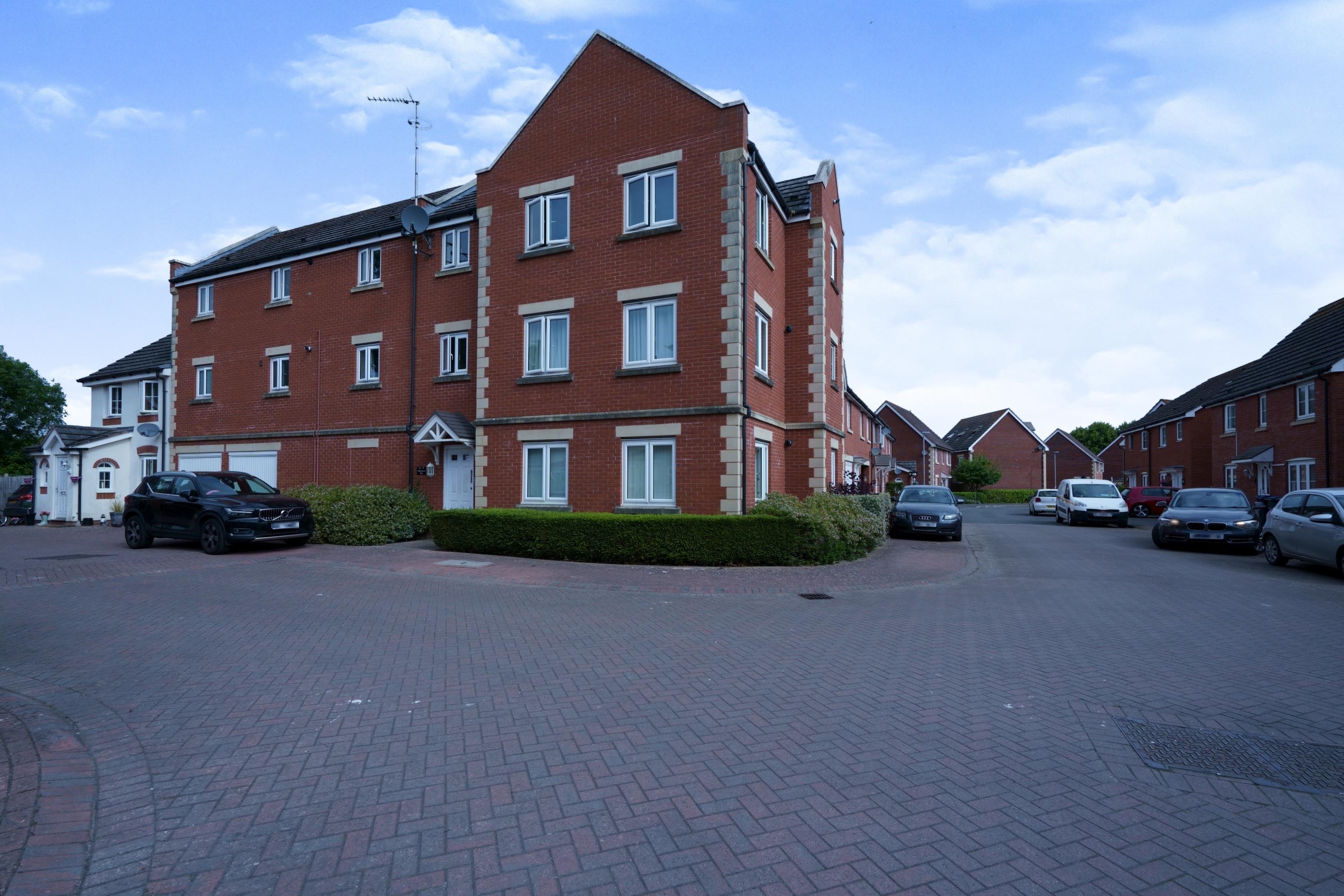2 bedroom apartment for sale in White Horse Way, Devizes, SN10 2JR