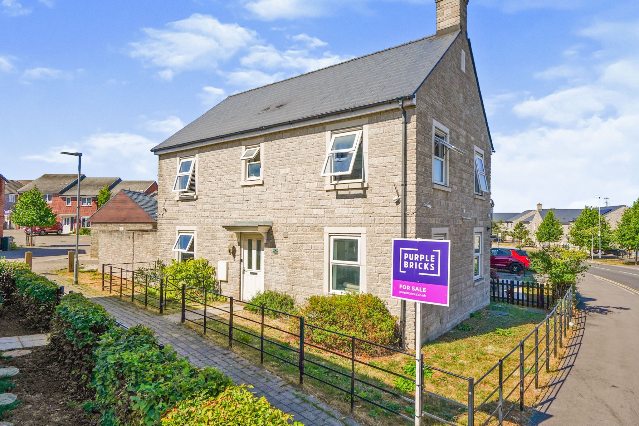 4 bedroom detached house for sale in Cowleaze, Swindon, SN5 4FQ