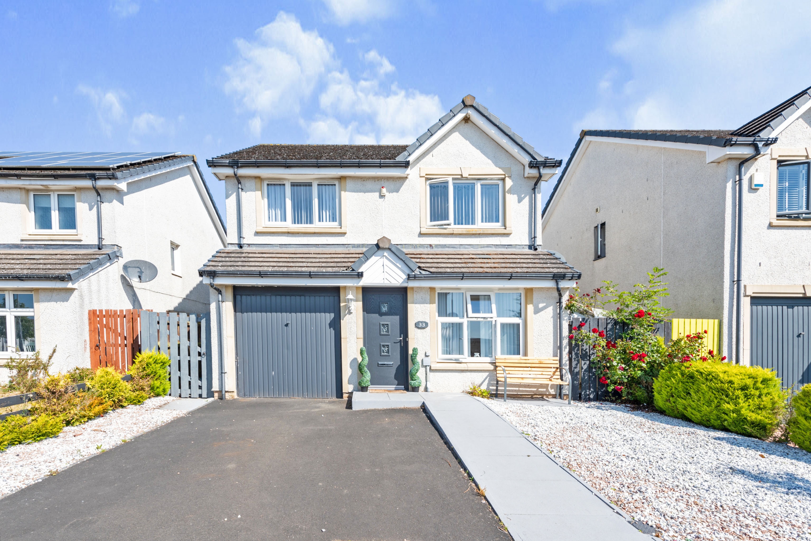 4 bedroom detached house for sale in Lochty Court, Kinglassie, KY5 0YQ