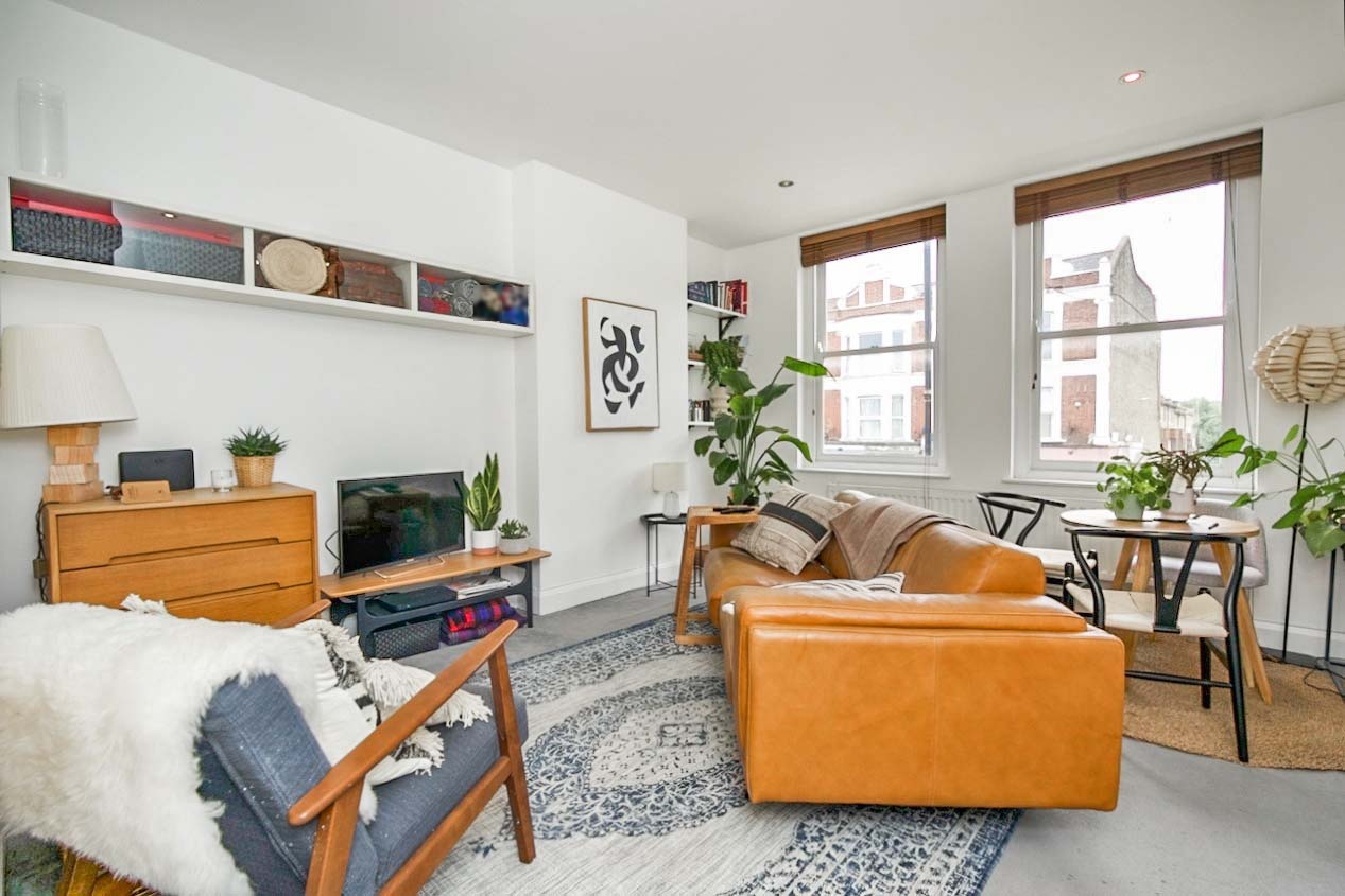 2 bedroom flat for sale in 93 Askew Road, London, W12 9AS