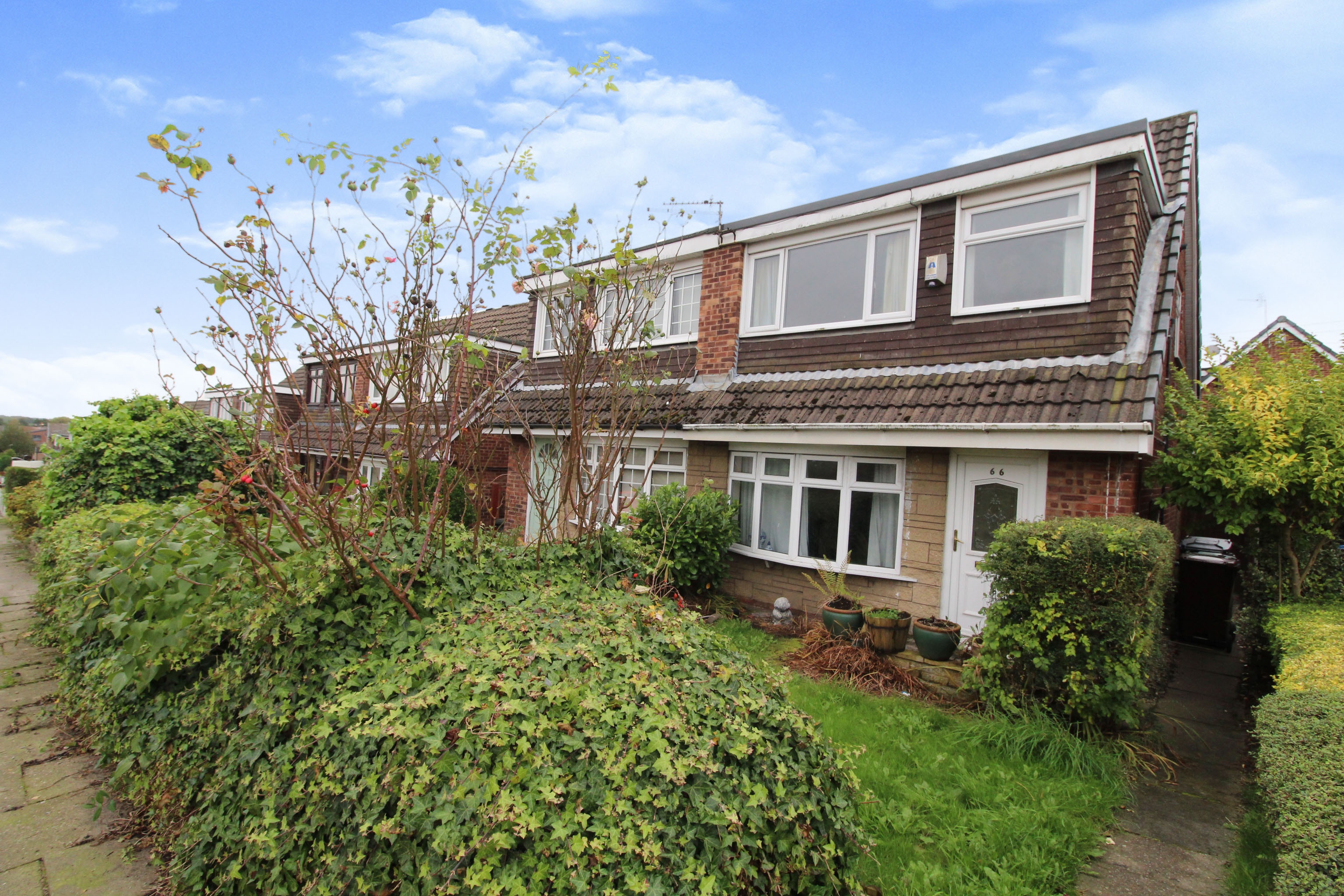 3 bedroom semidetached house for sale in Highfield Grange Avenue