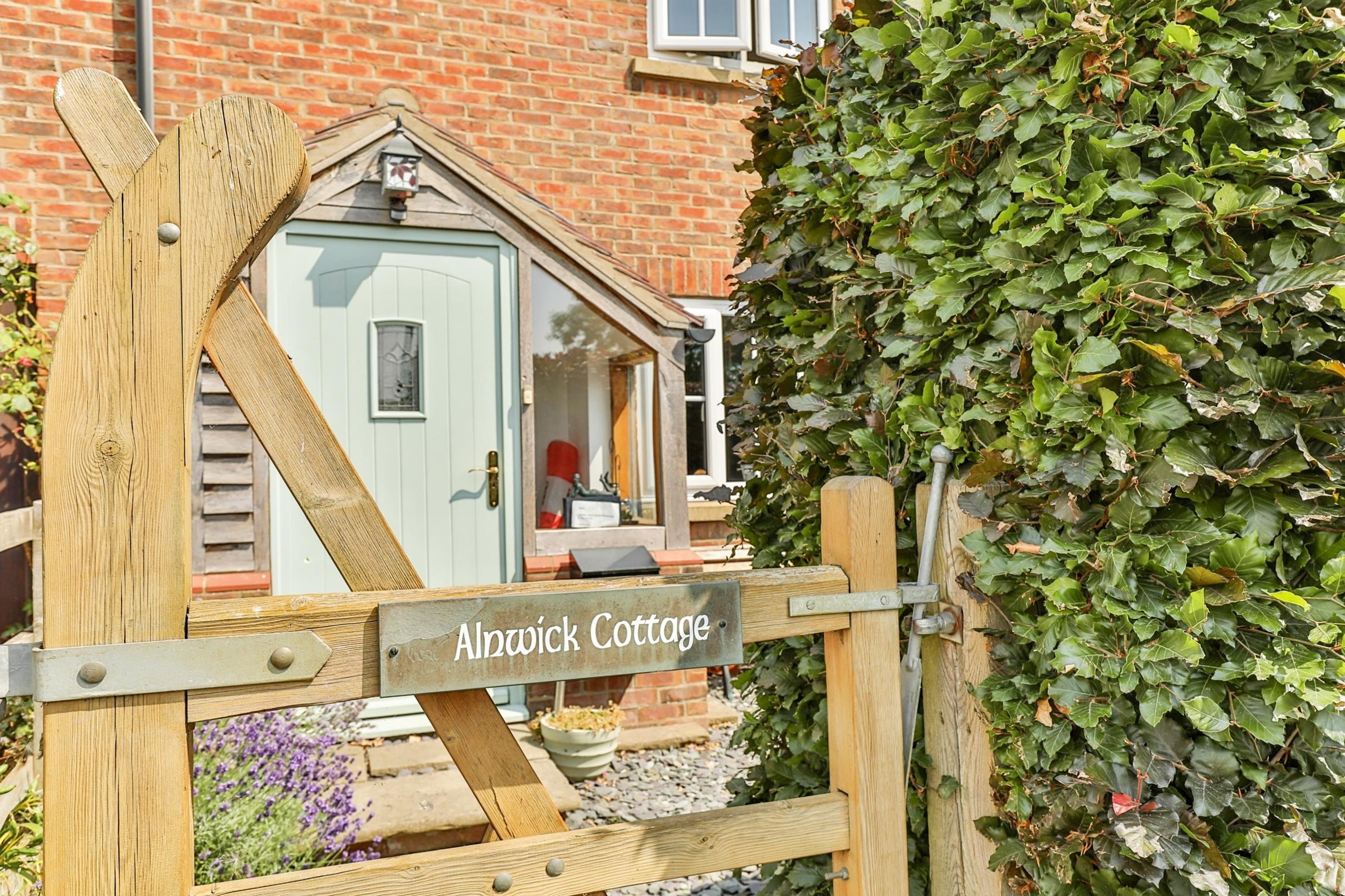 3 bedroom terraced house for sale in Weaverthorpe, Malton, YO17 8EY