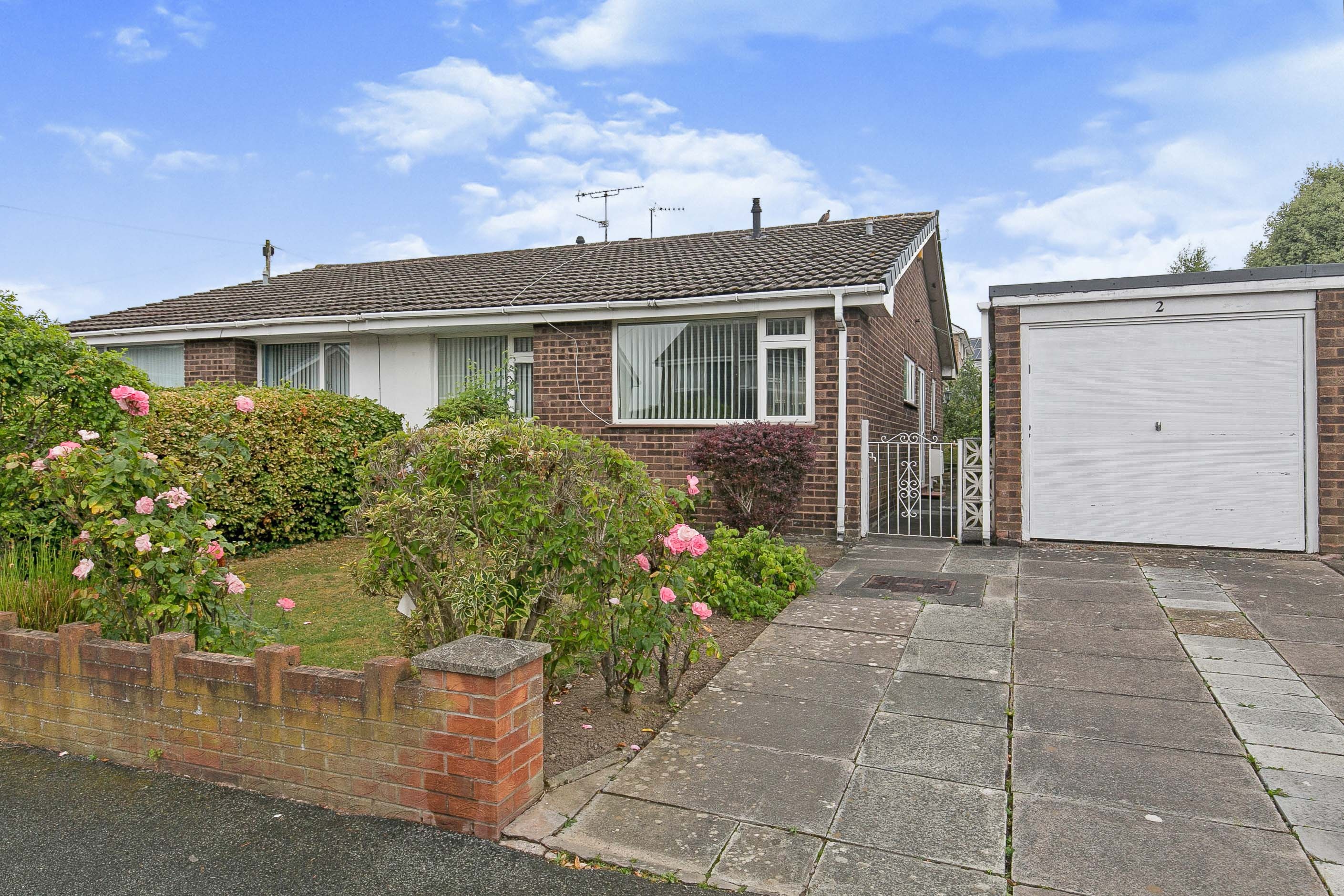 2 bedroom semidetached bungalow for sale in Daleside, Buckley, CH7 2PP