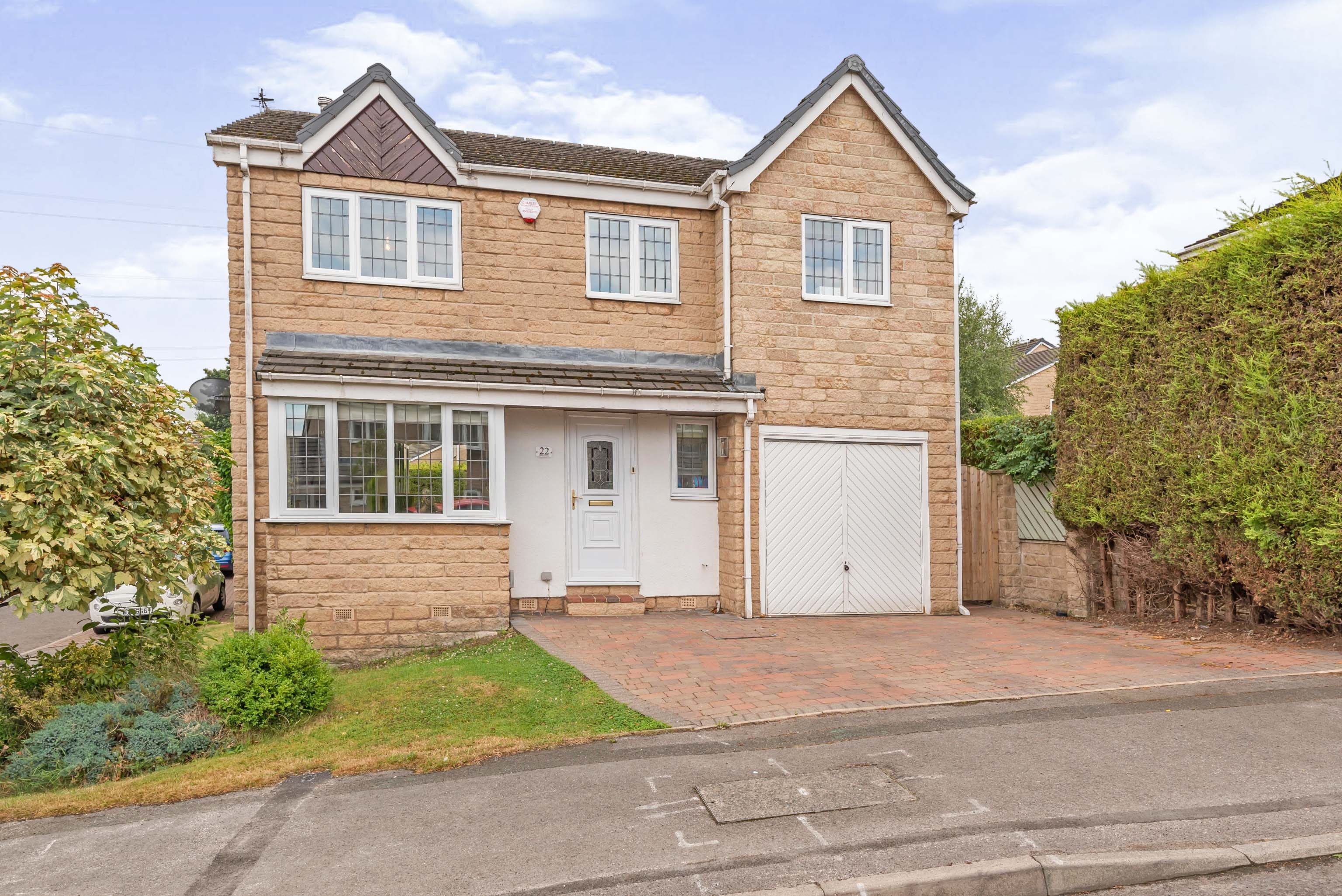 5 bedroom detached house for sale in Millstone Rise, Liversedge, WF15 7BW