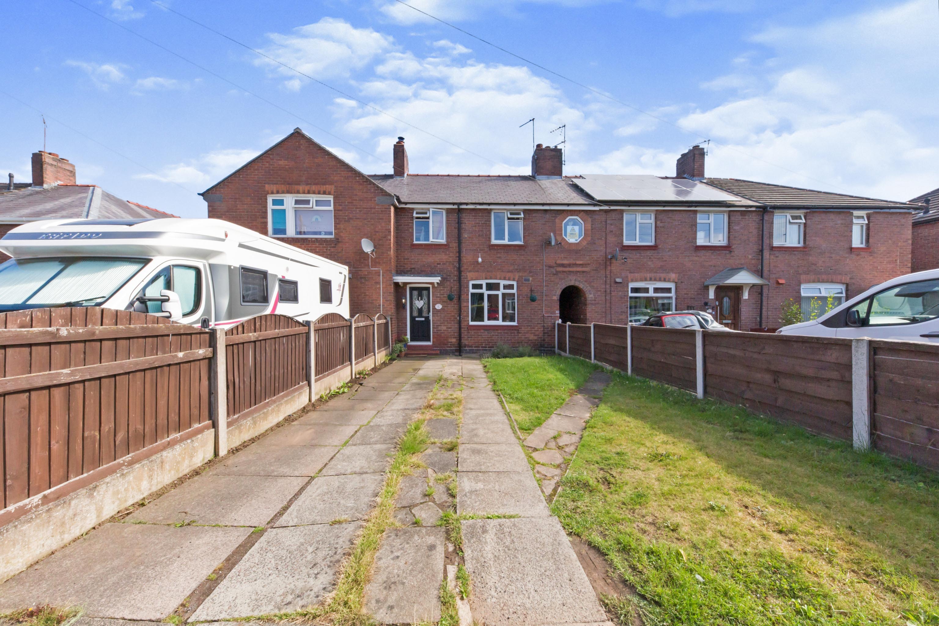 3 bedroom terraced house for sale in Stringer Avenue, Sandbach, CW11 4HH