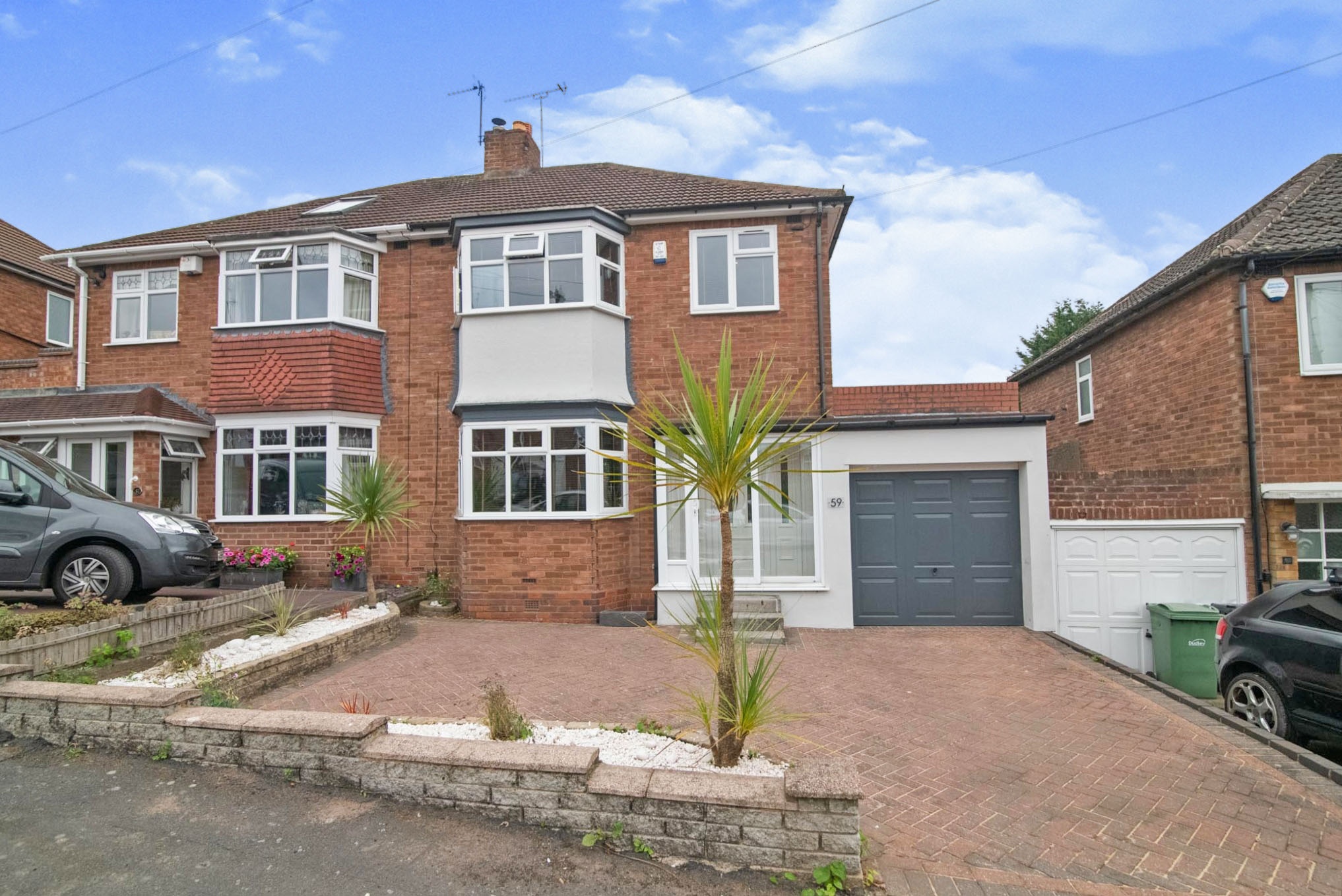 3 bedroom semidetached house for sale in Roundhills Road, Halesowen