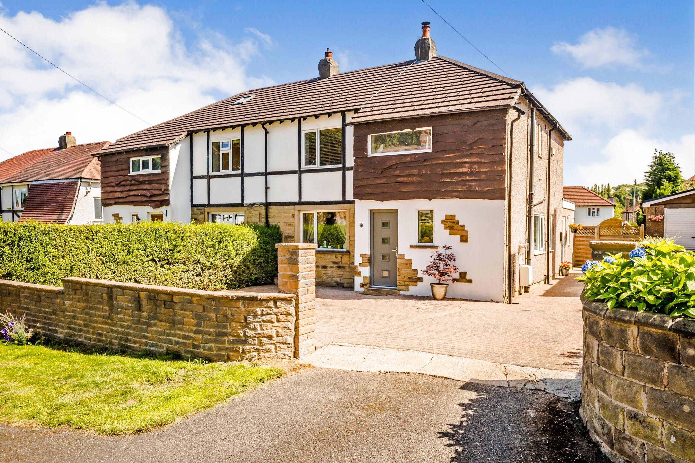 3 bedroom semidetached house for sale in Broadgate Crescent