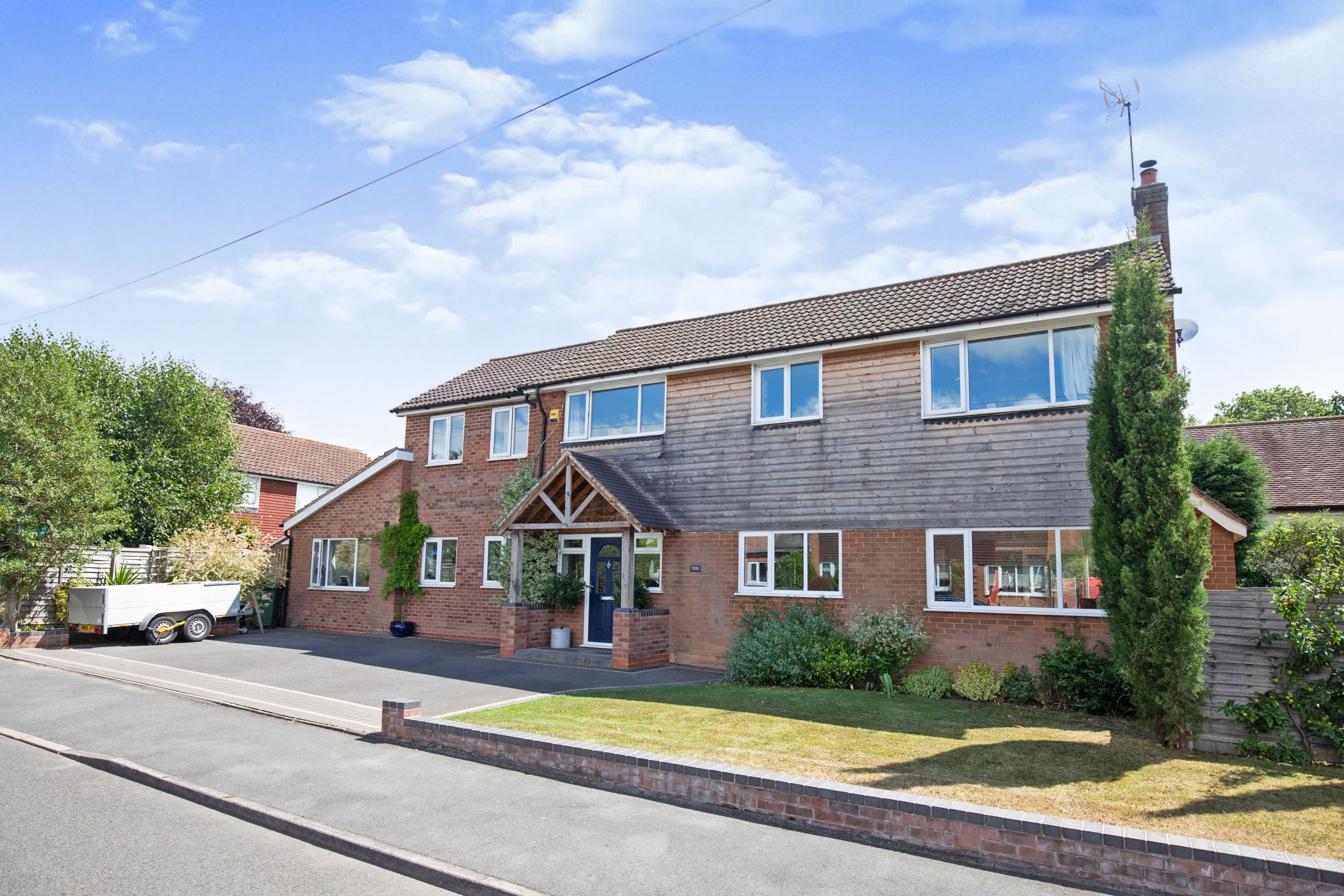 6 bedroom detached house for sale in Elmdene Close, Warwick, CV35 8XL