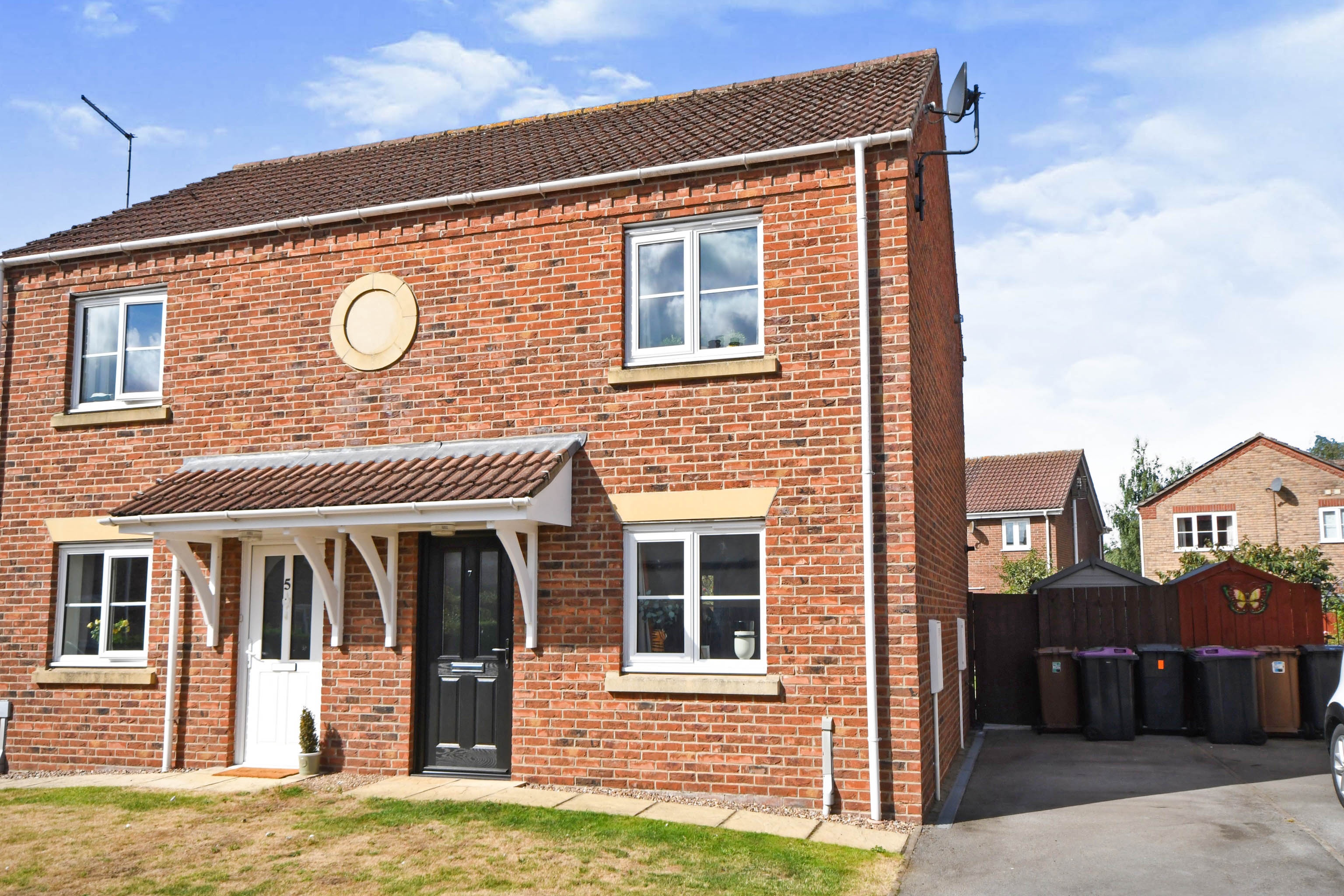 2 bedroom semidetached house for sale in Post Mill Close, North