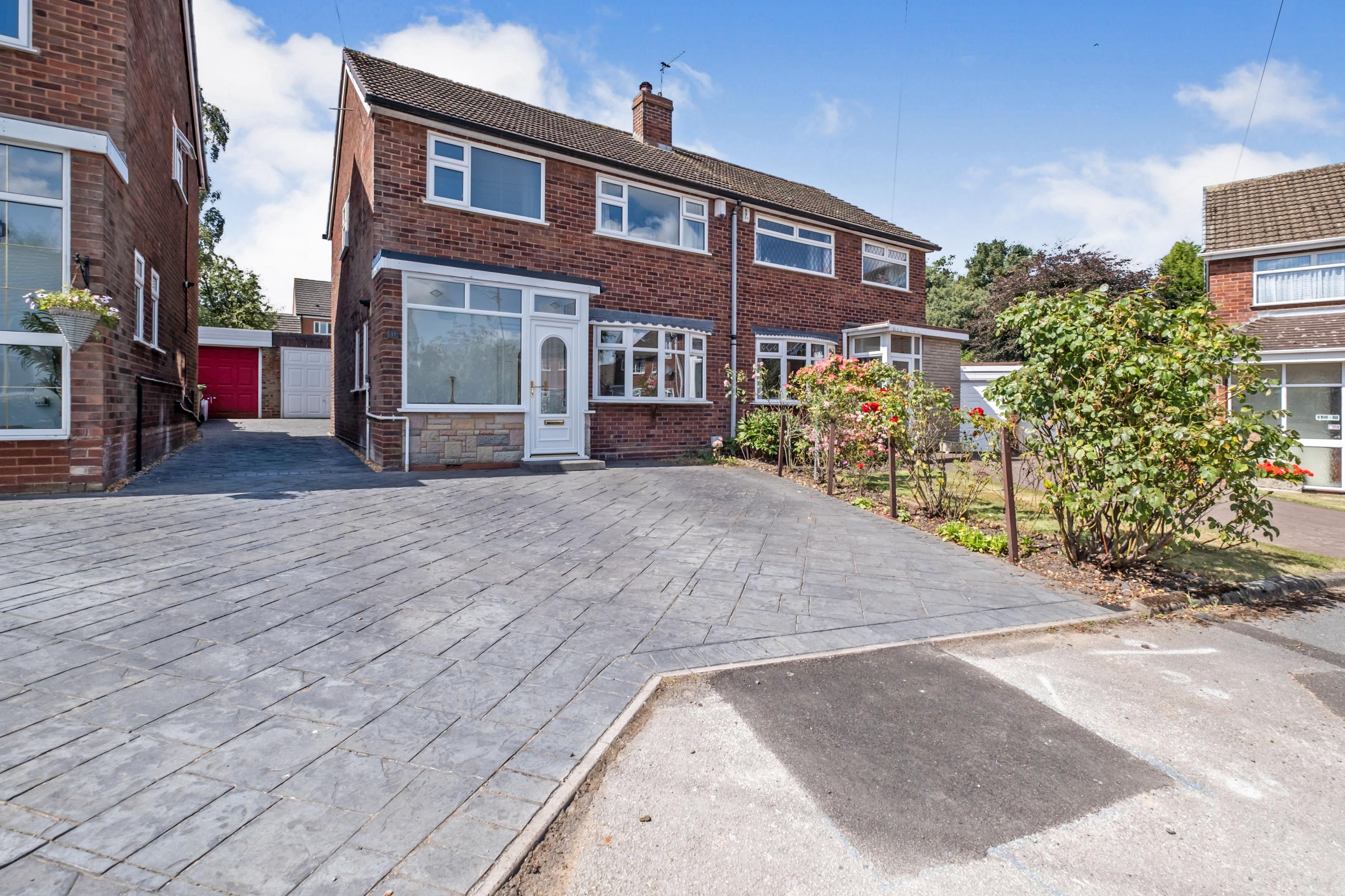 3 bedroom semidetached house for sale in Forest Close, Sutton