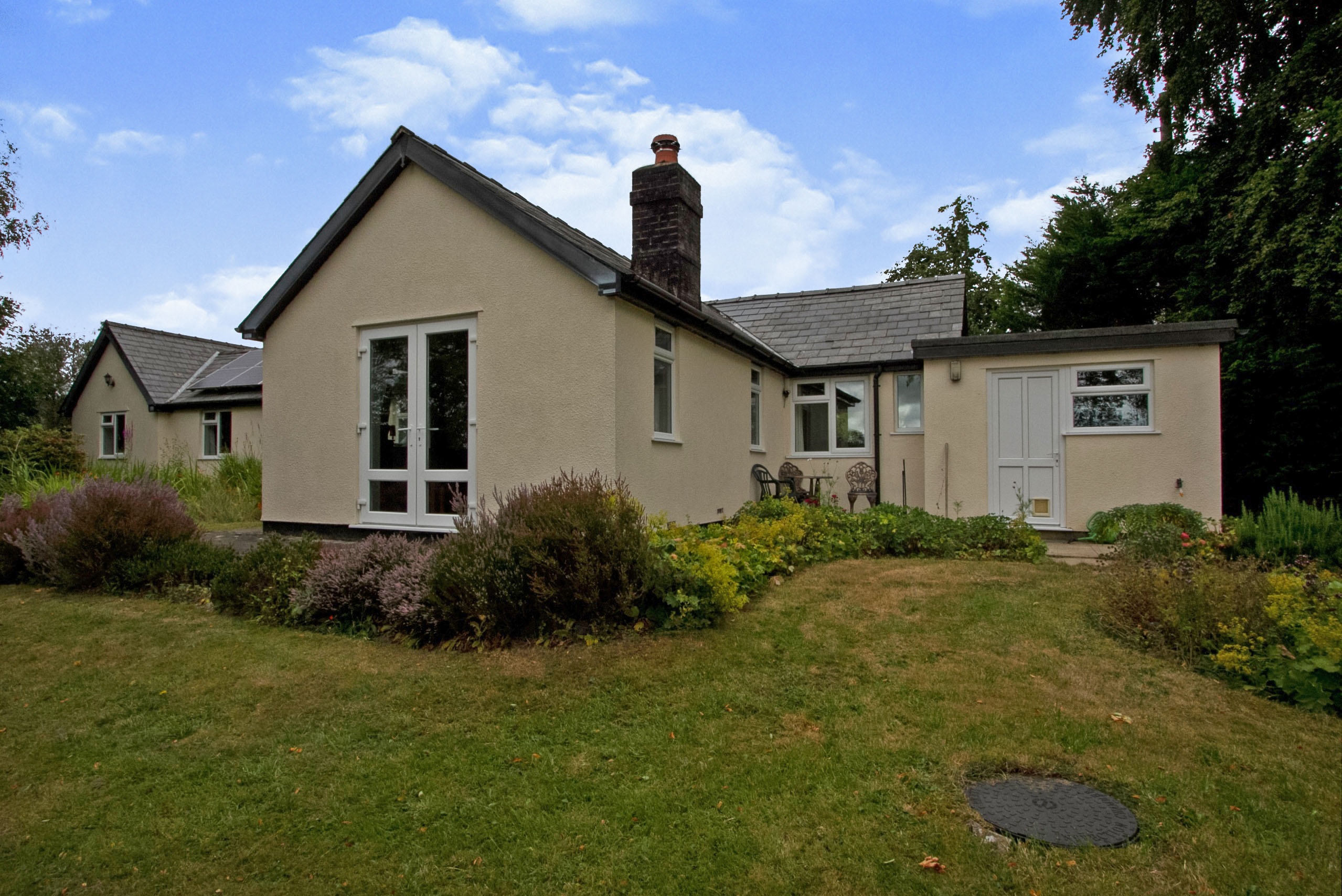 3 bedroom cottage for sale in Bryntirion Lane, Rhayader, LD6 5LT
