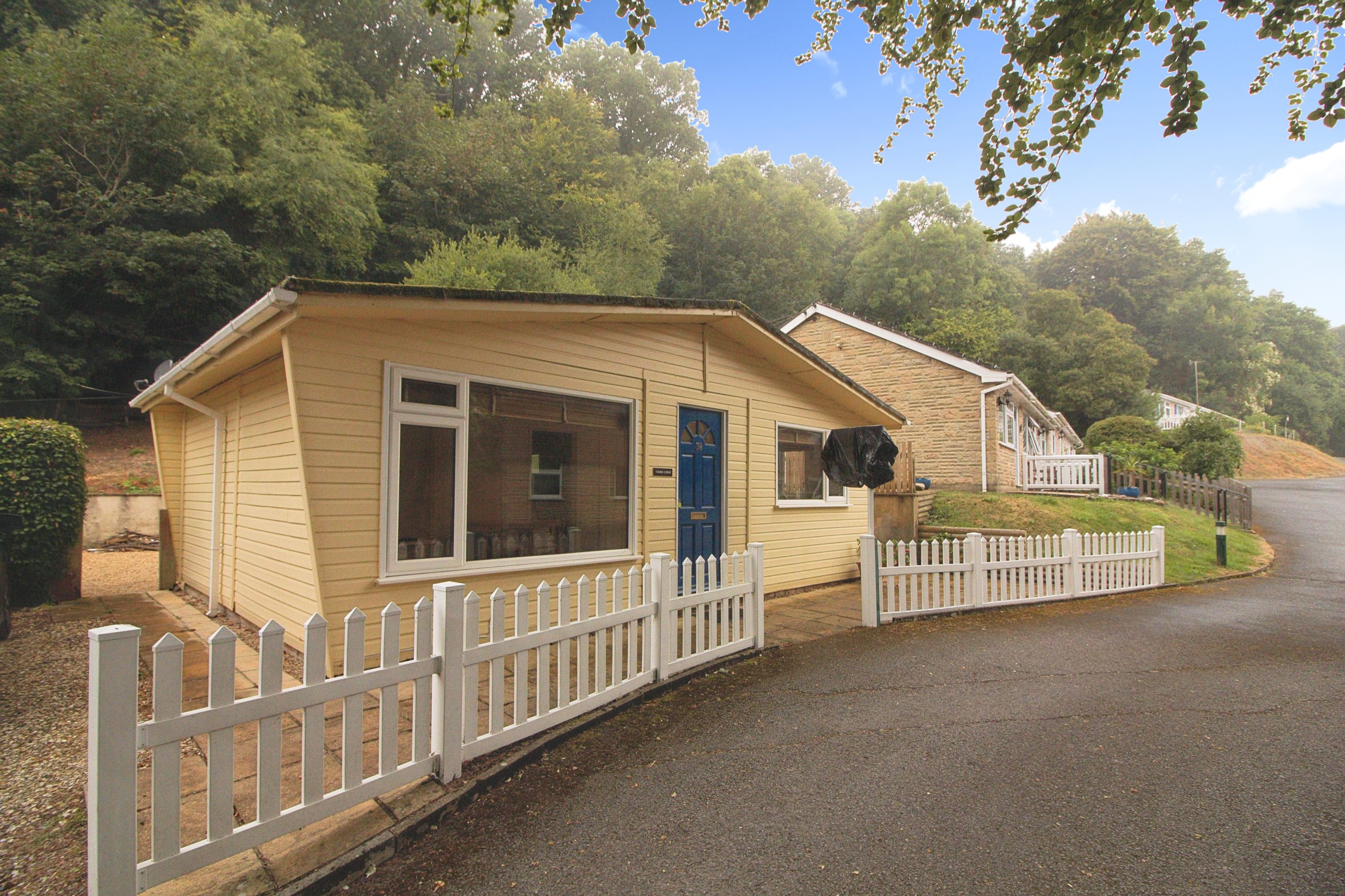 2 bedroom bungalow for sale in Fernhill Heights, Bridport, DT6 6AU