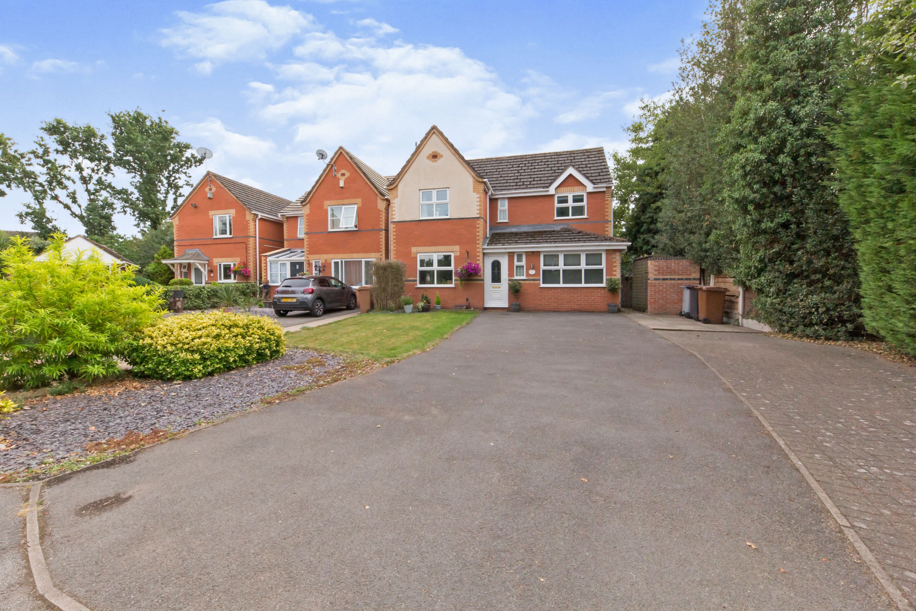 4 bedroom detached house for sale in Scott Close, Sandbach, CW11 3GX