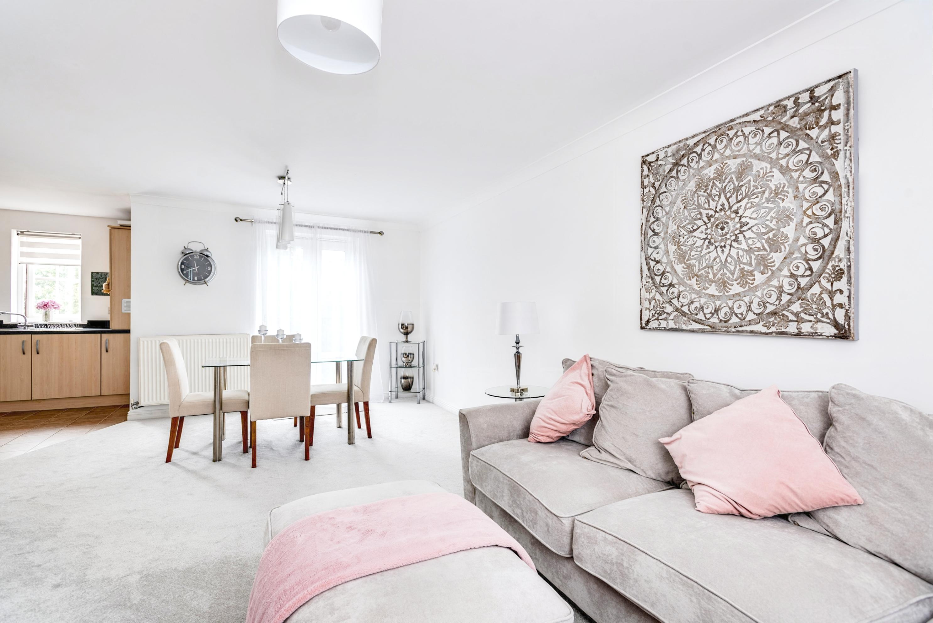 2-bedroom-apartment-for-sale-in-cassini-drive-swindon-sn25-2jx